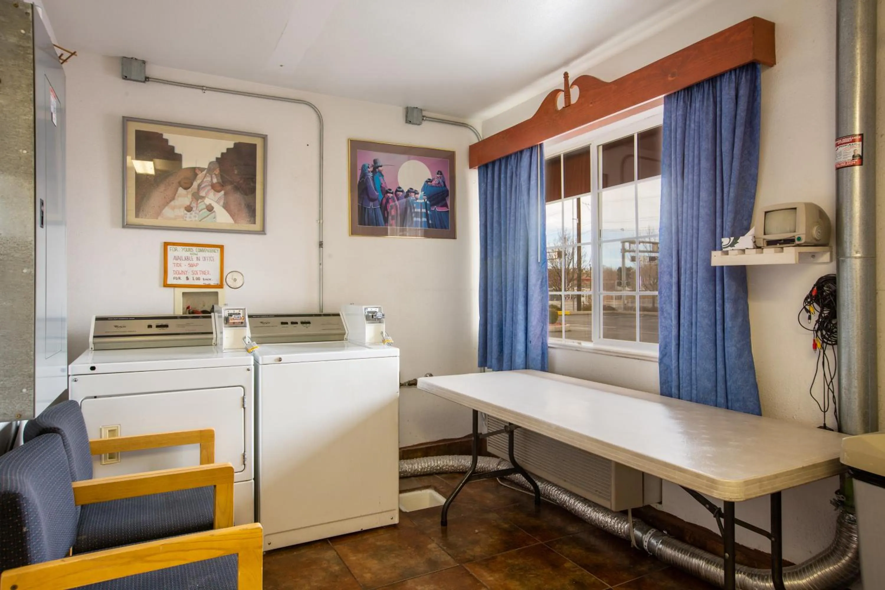 laundry in Sandia Peak Inn Old Town ABQ, a Howard Johnson by Wyndham