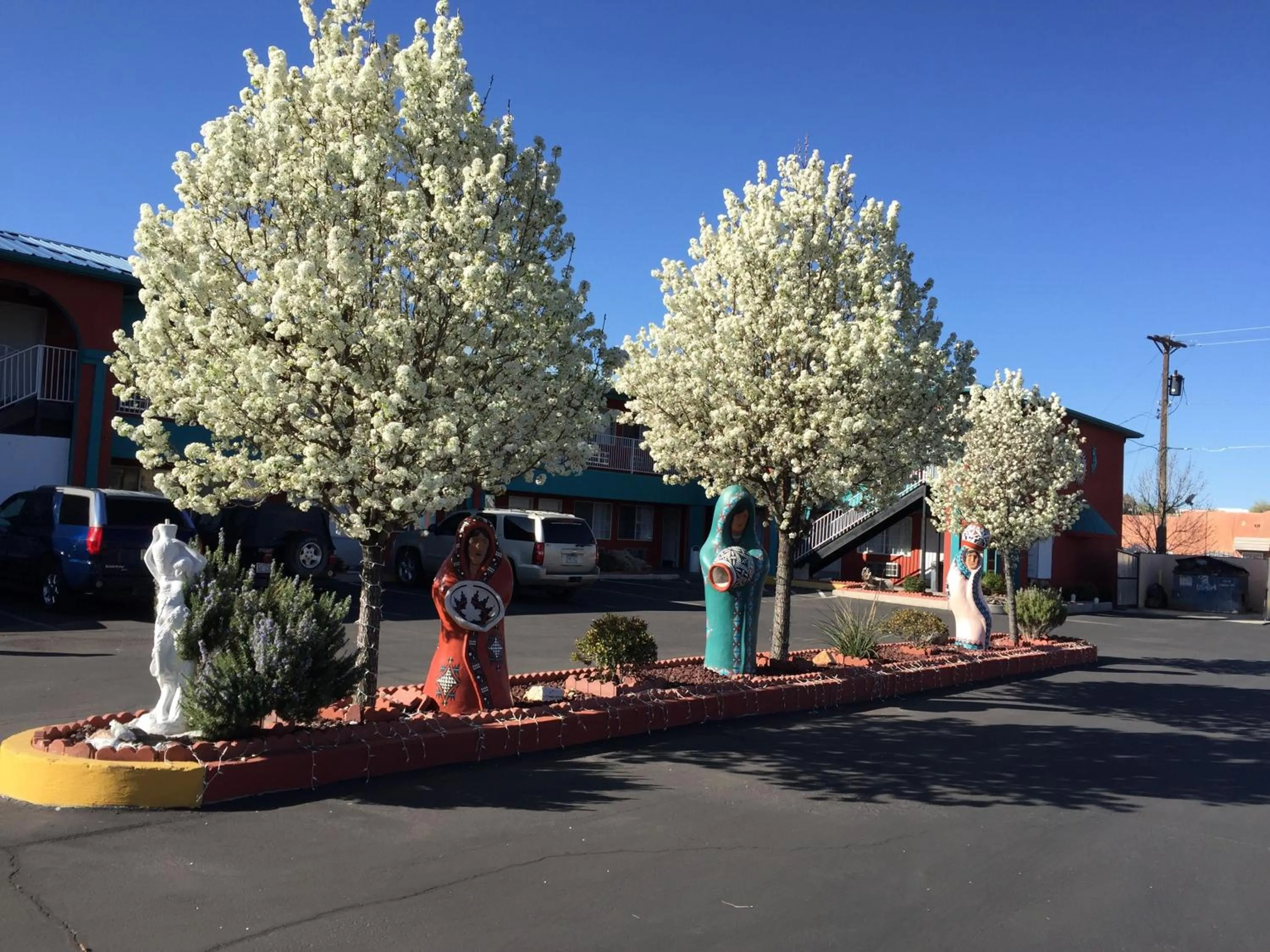 Facade/entrance in Sandia Peak Inn Old Town ABQ, a Howard Johnson by Wyndham