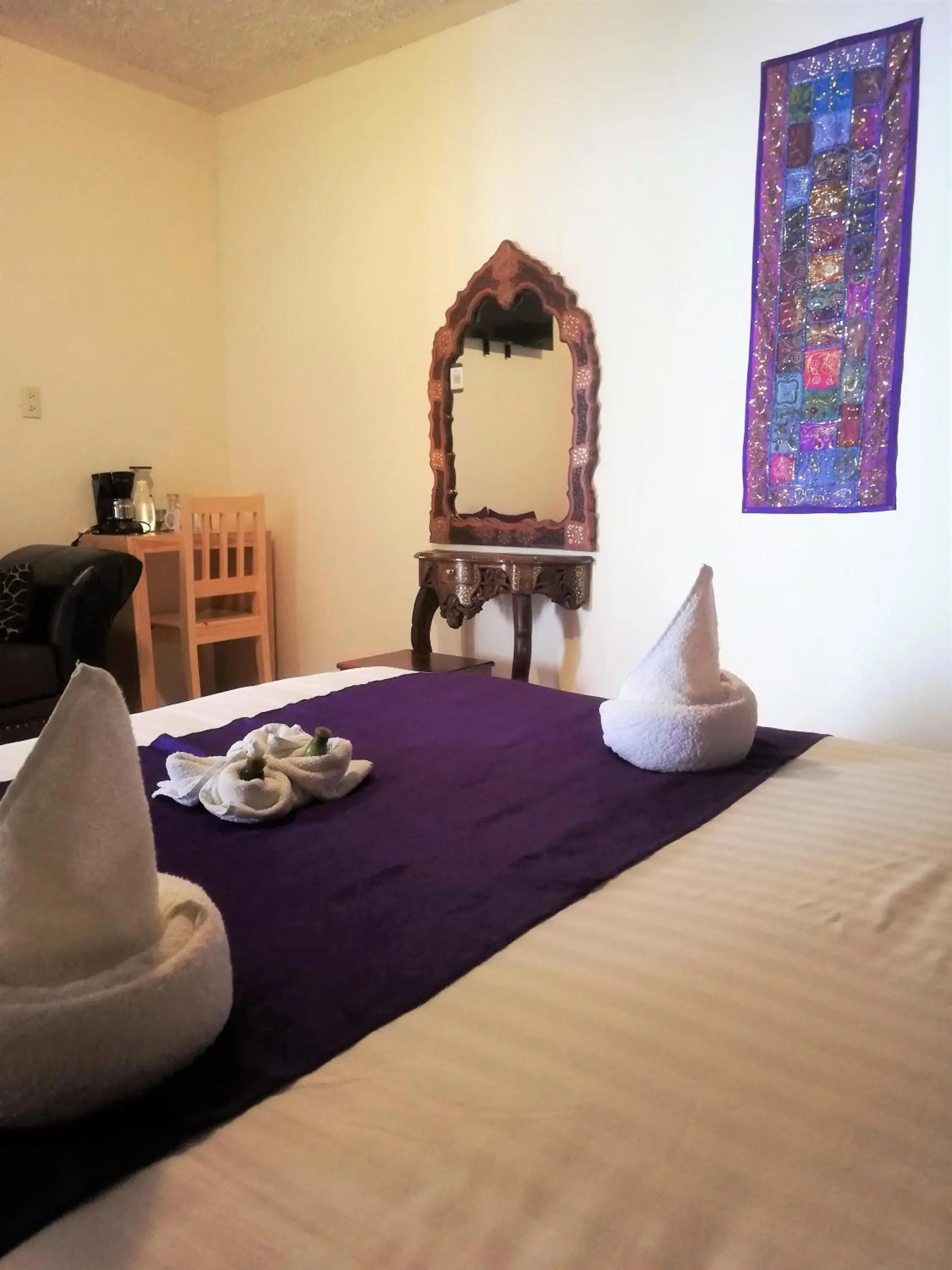 Photo of the whole room, Bed in Ganesha Hotel