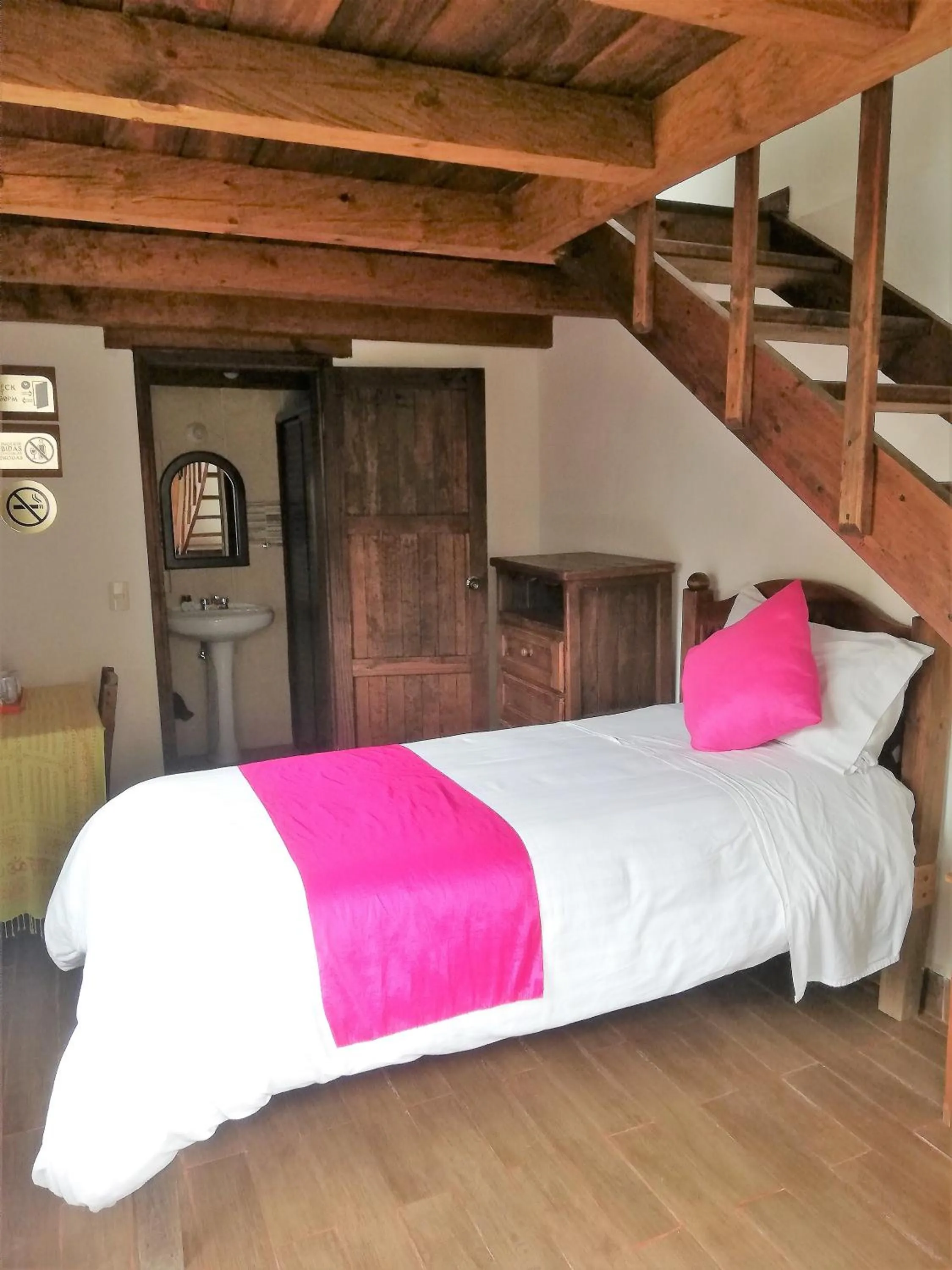 Bed in Ganesha Hotel