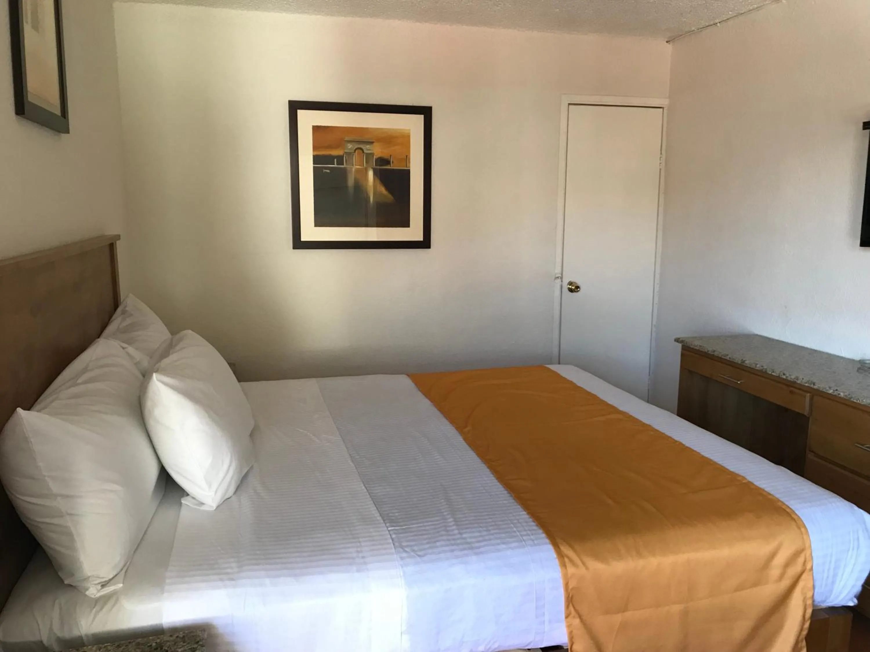 Bed in Hotel Guillen Jr