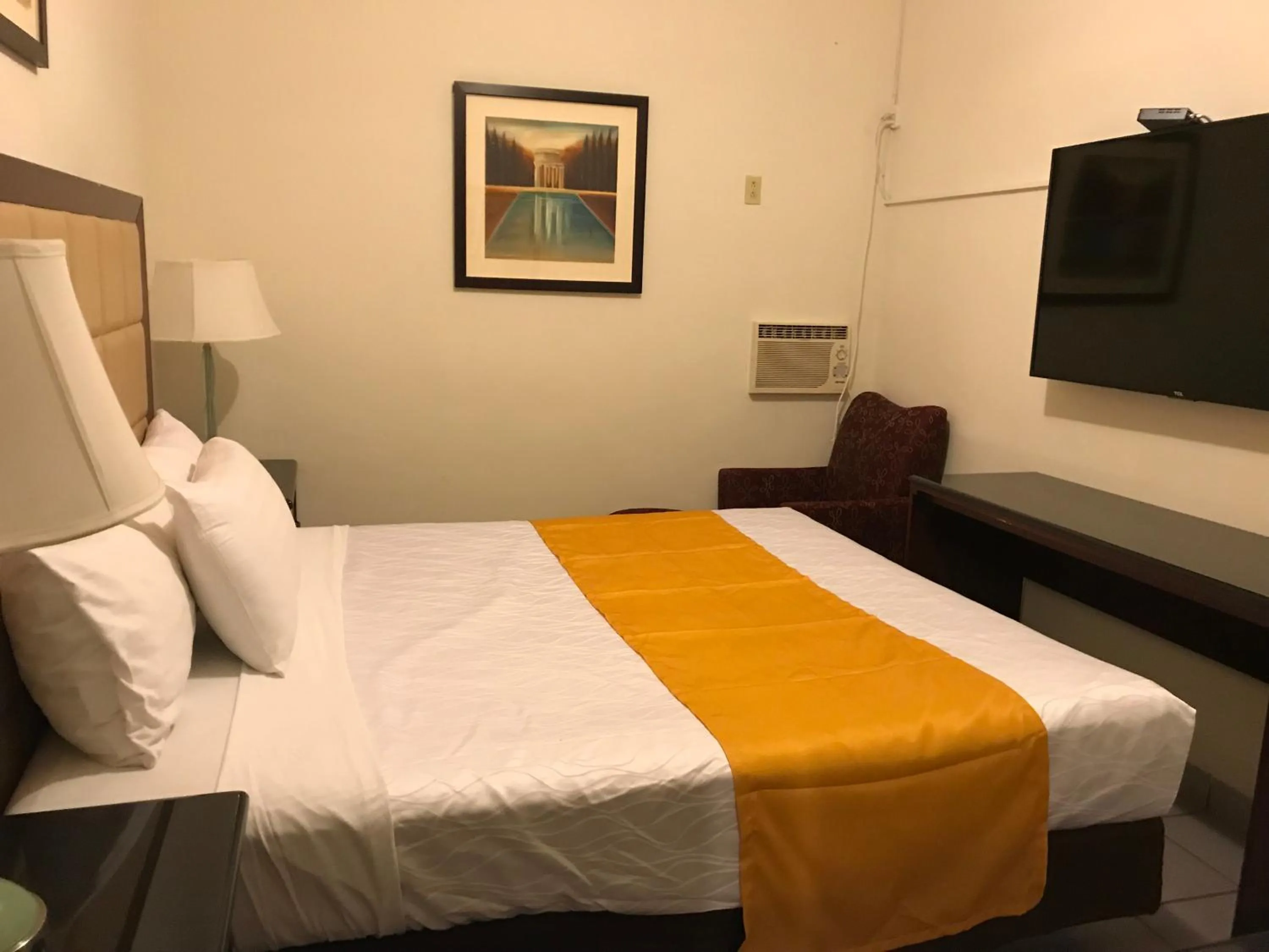 Bed in Hotel Guillen Jr