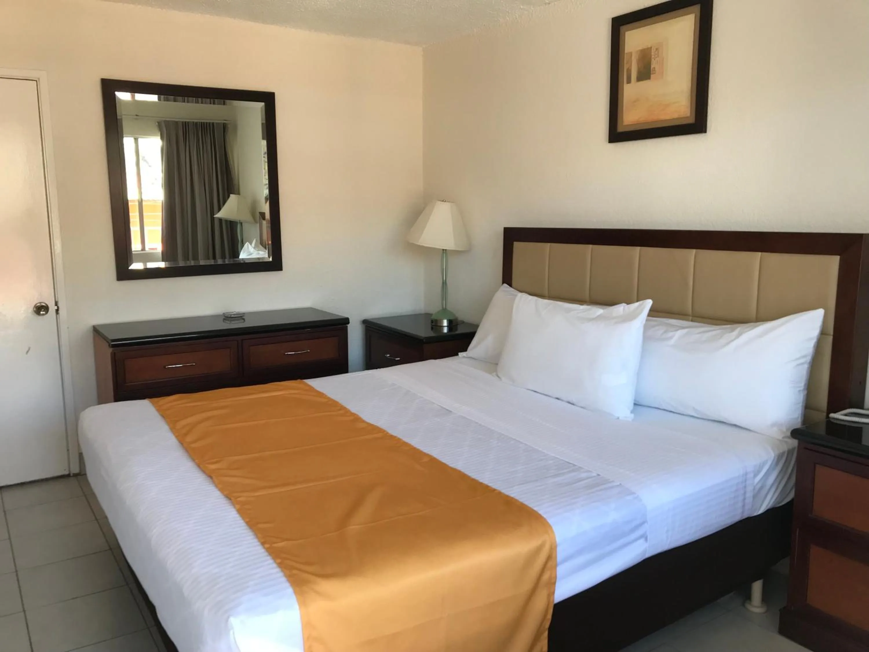 Bed in Hotel Guillen Jr