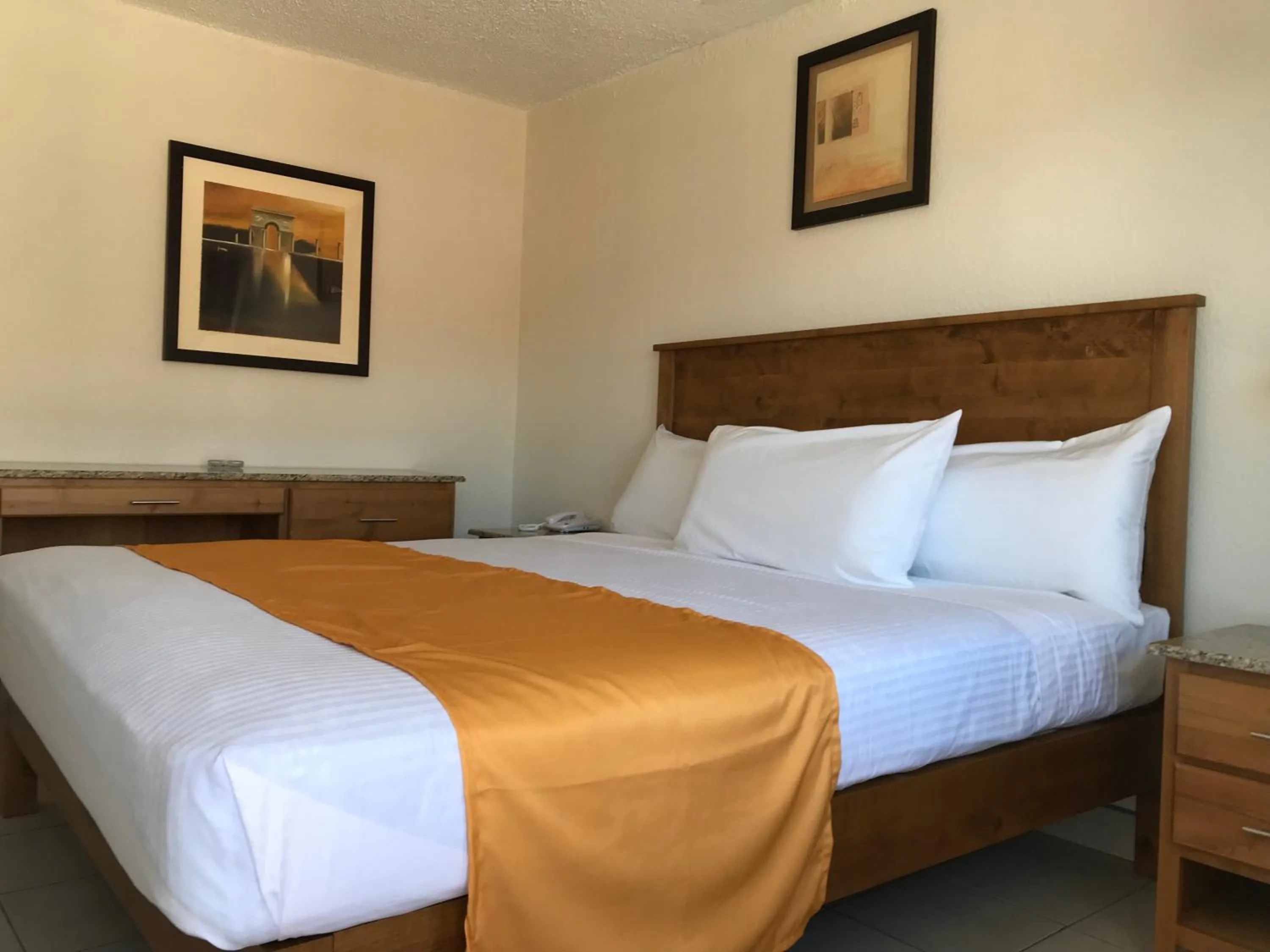 Bed in Hotel Guillen Jr