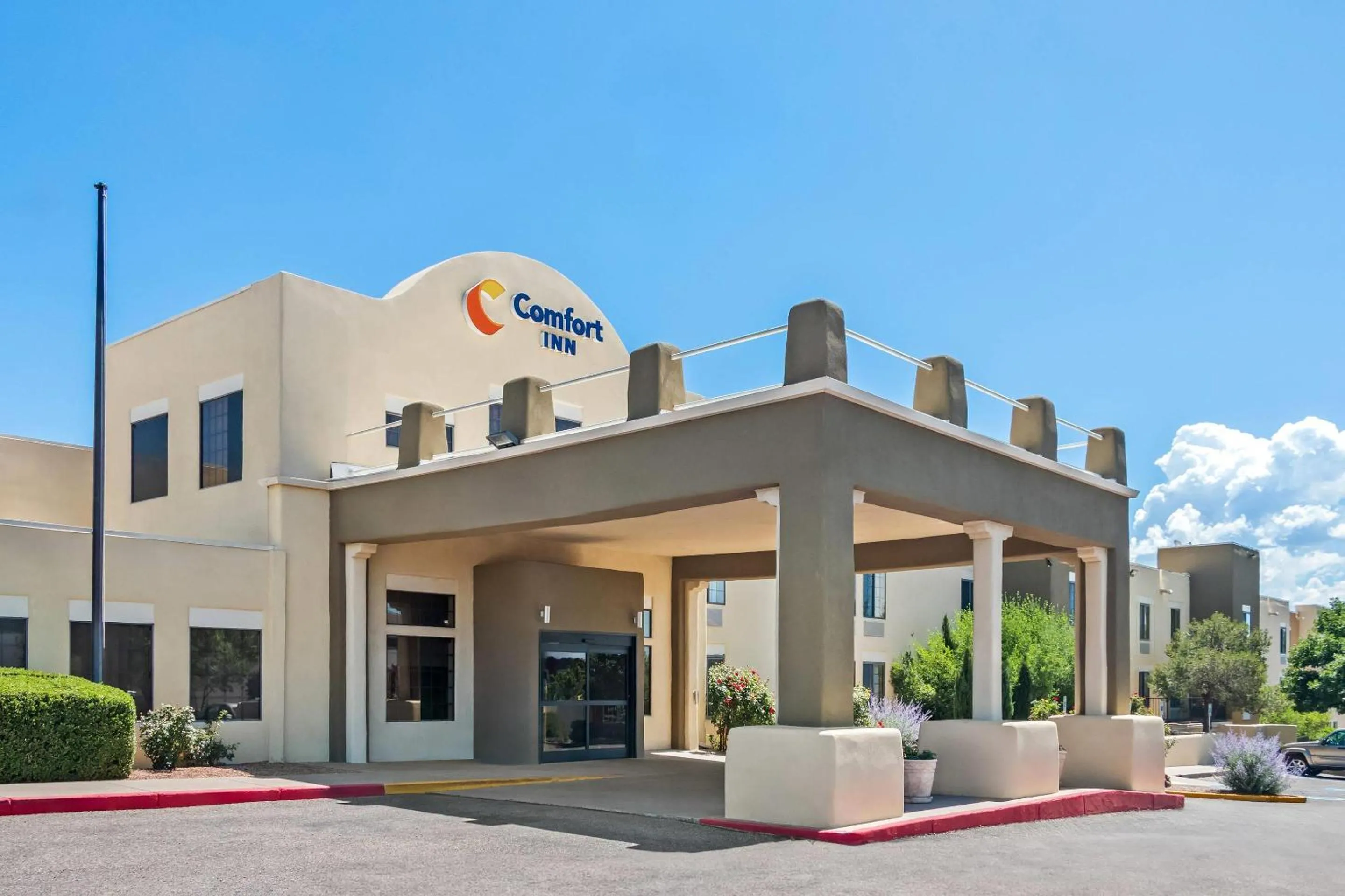 Property building in Comfort Inn Santa Fe South