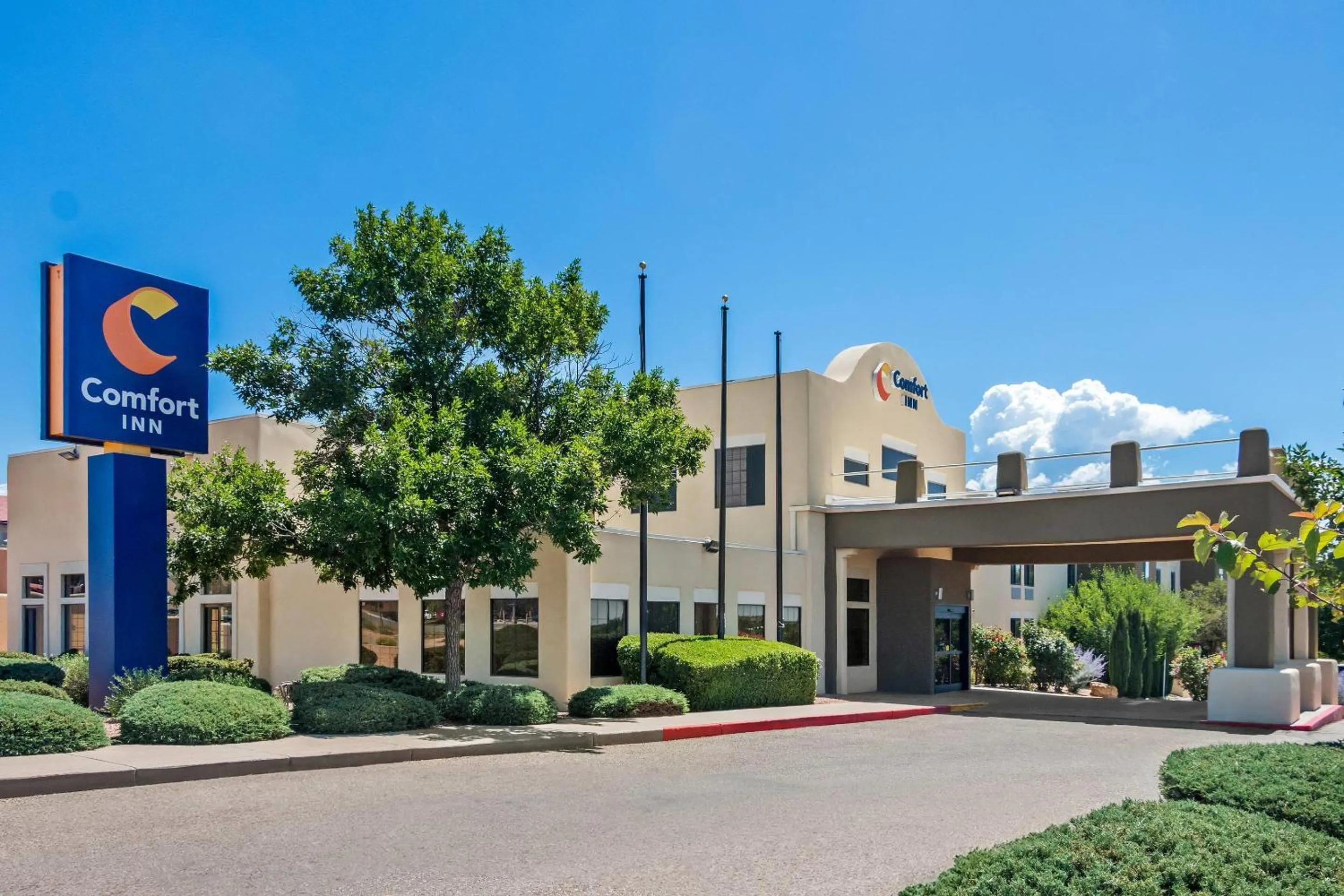 Property building in Comfort Inn Santa Fe South