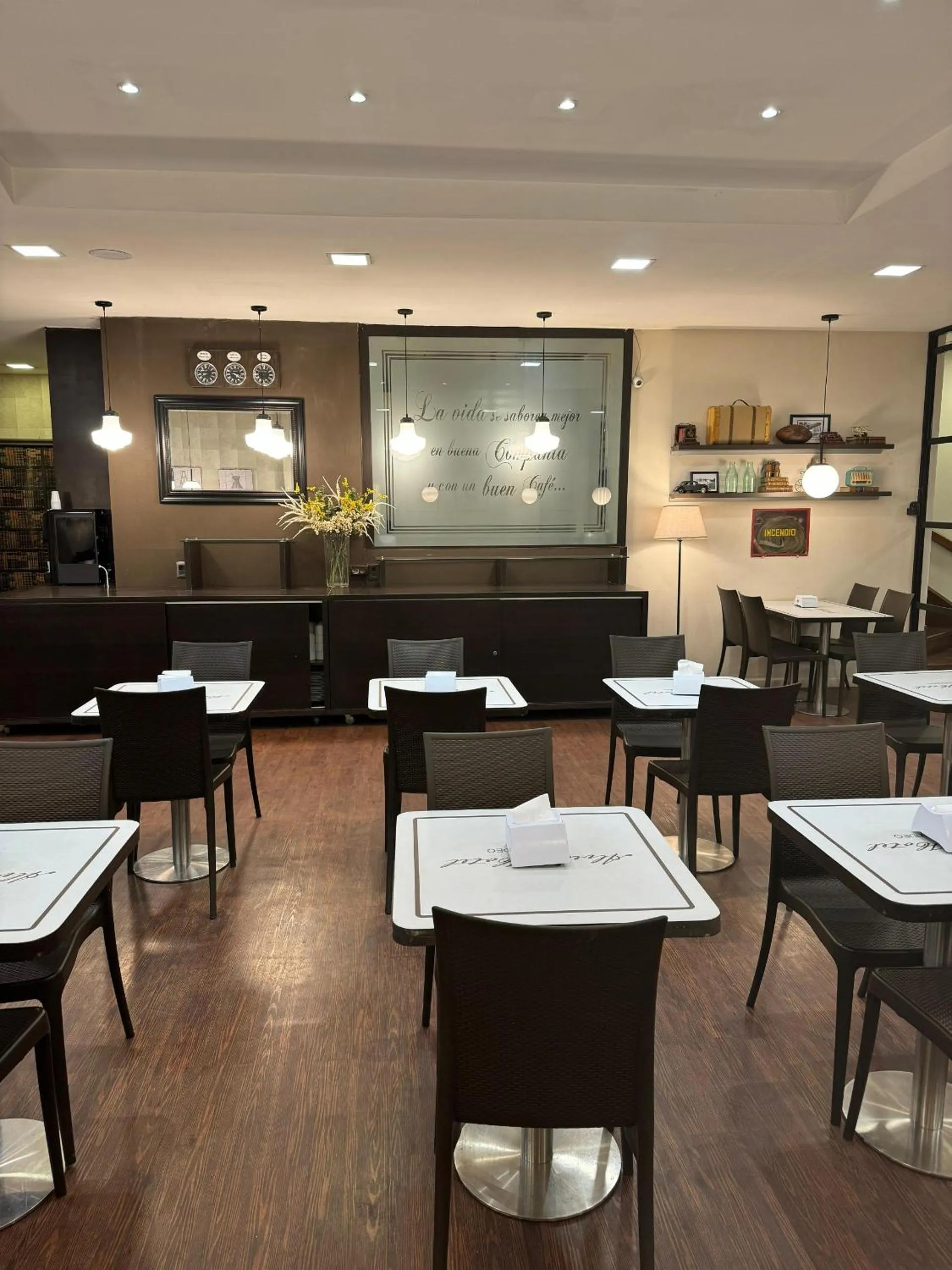 Buffet breakfast in Hotel Alvear