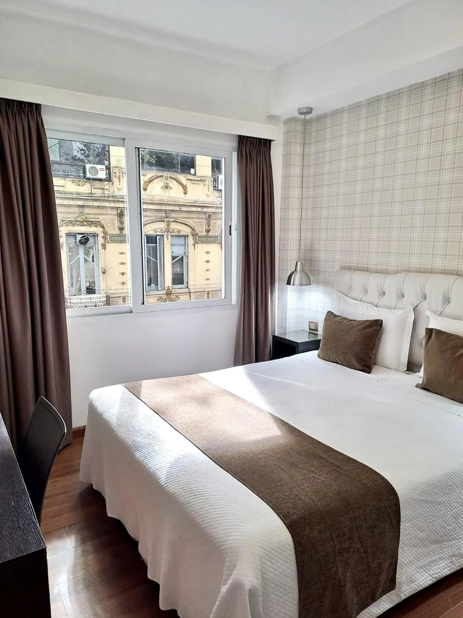 Street view, Bed in Hotel Alvear