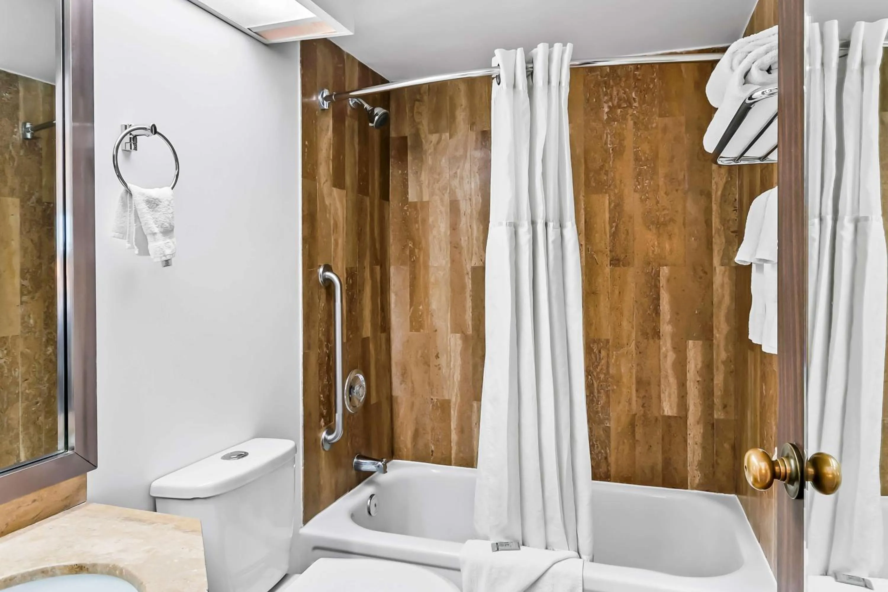 Bathroom in Best Western Downtown Sudbury