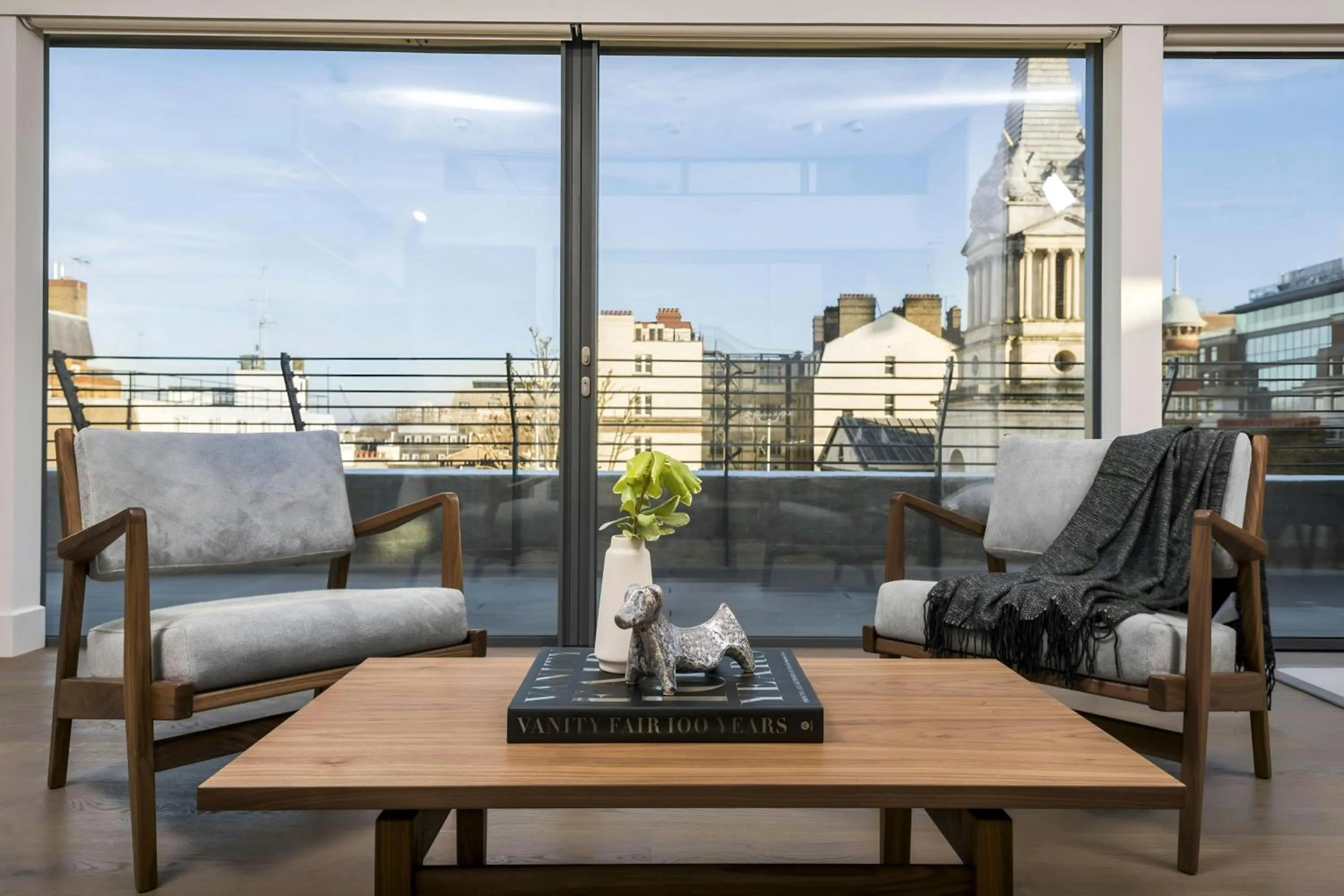 Living room in Sonder by Marriott Bonvoy Museum House Apartments British Museum