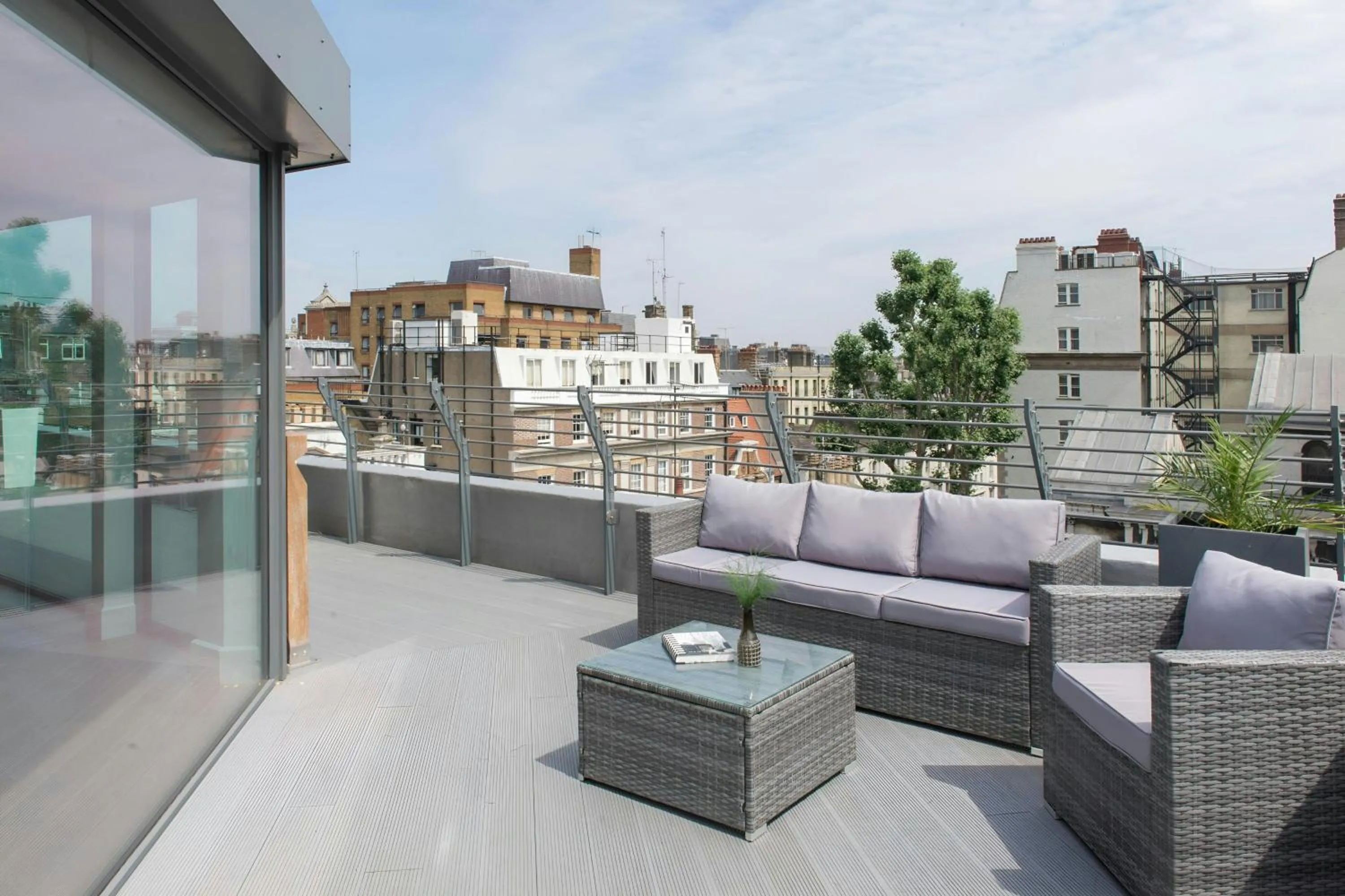 Photo of the whole room in Sonder by Marriott Bonvoy Museum House Apartments British Museum