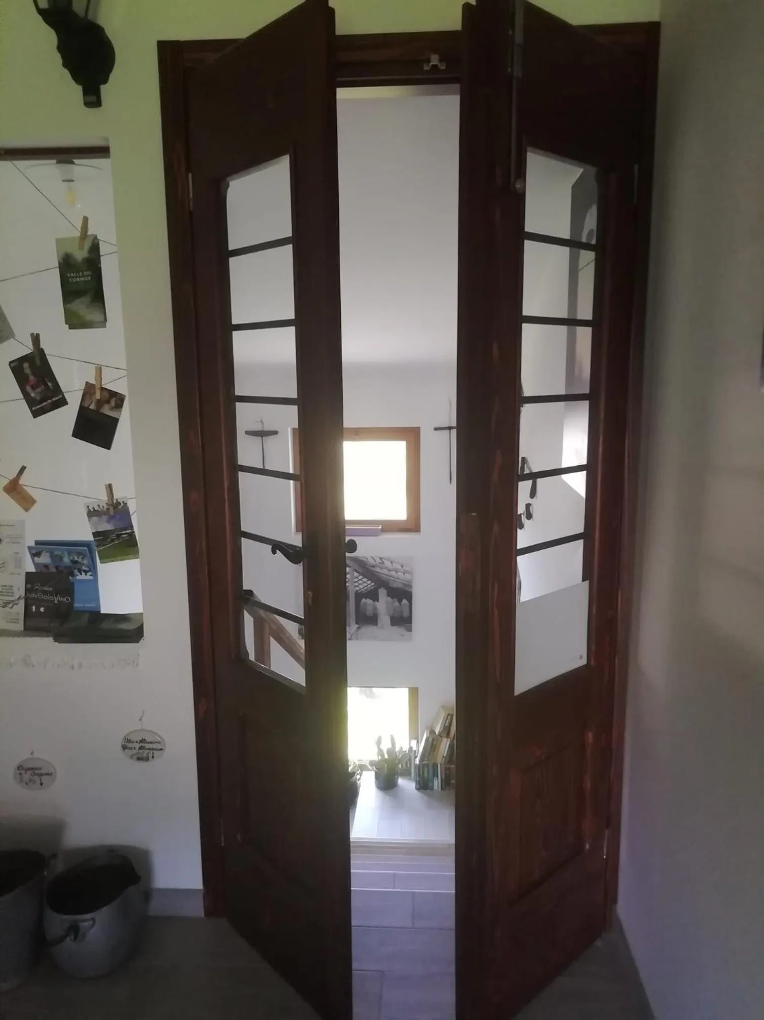 Communal lounge/ TV room in B&B Books & Bikes