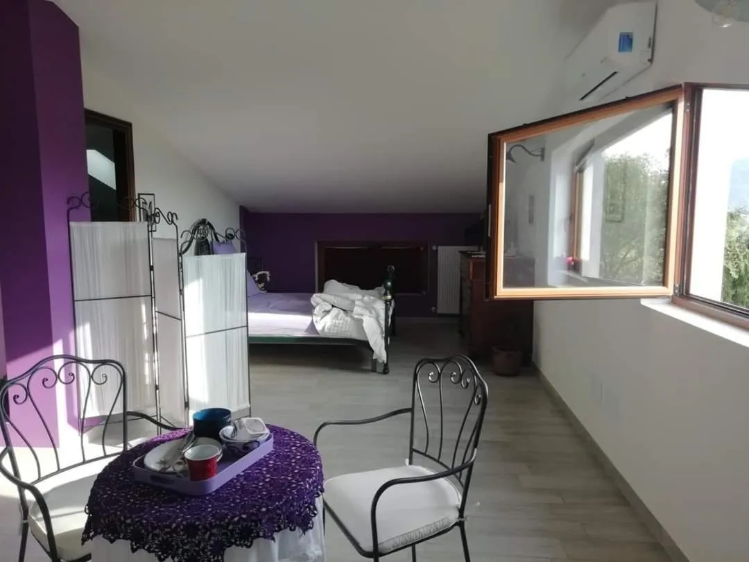 Photo of the whole room, Bed in B&B Books & Bikes