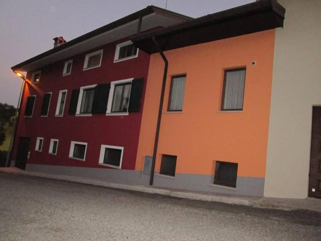 Property building in B&B Books & Bikes