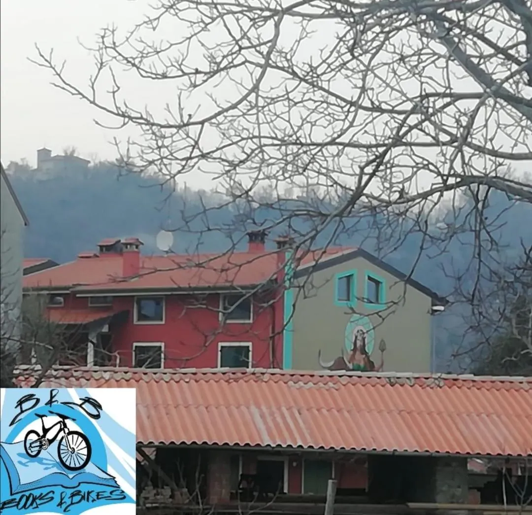 Property building in B&B Books & Bikes