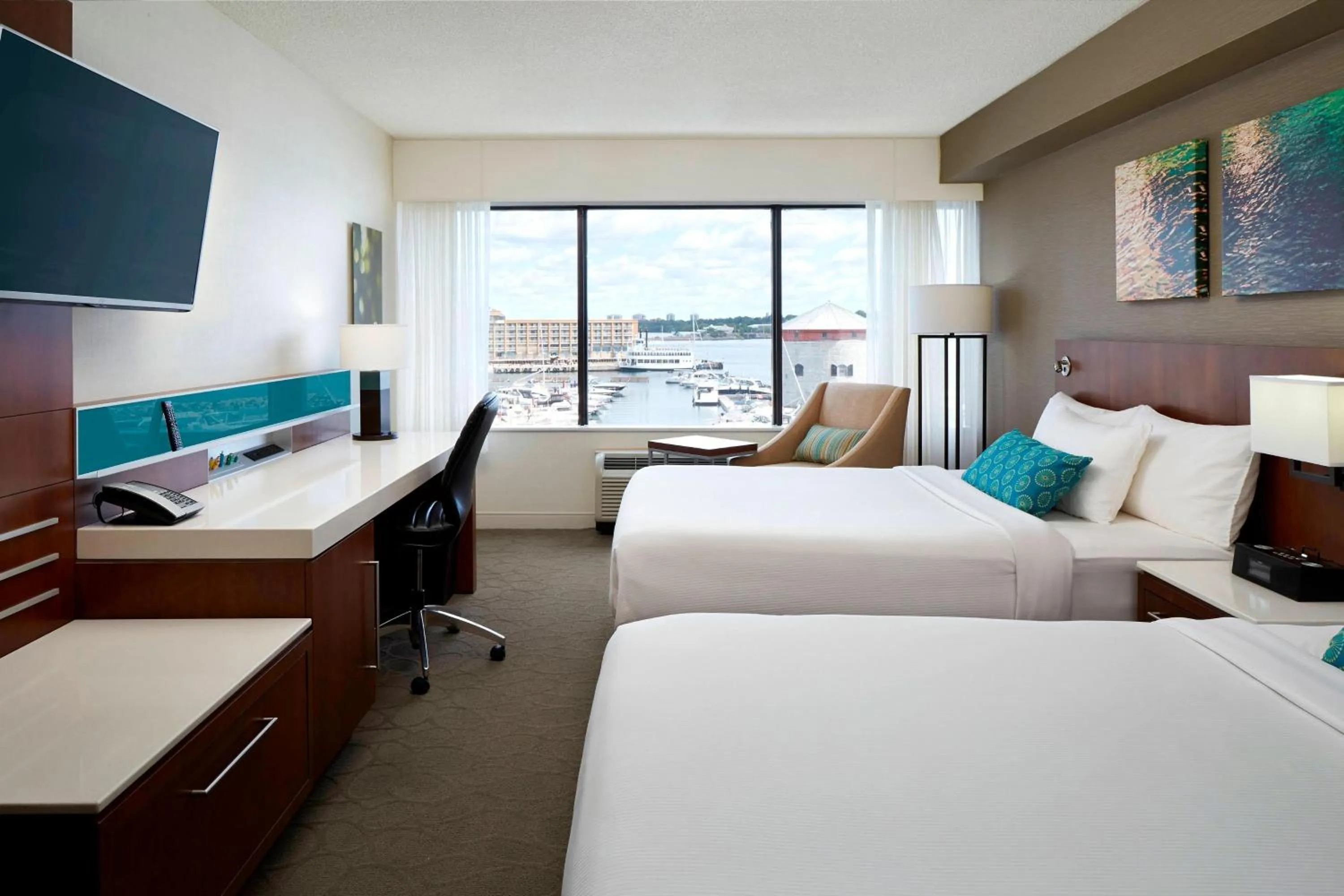 Photo of the whole room, Bed in Delta Hotels by Marriott Kingston Waterfront