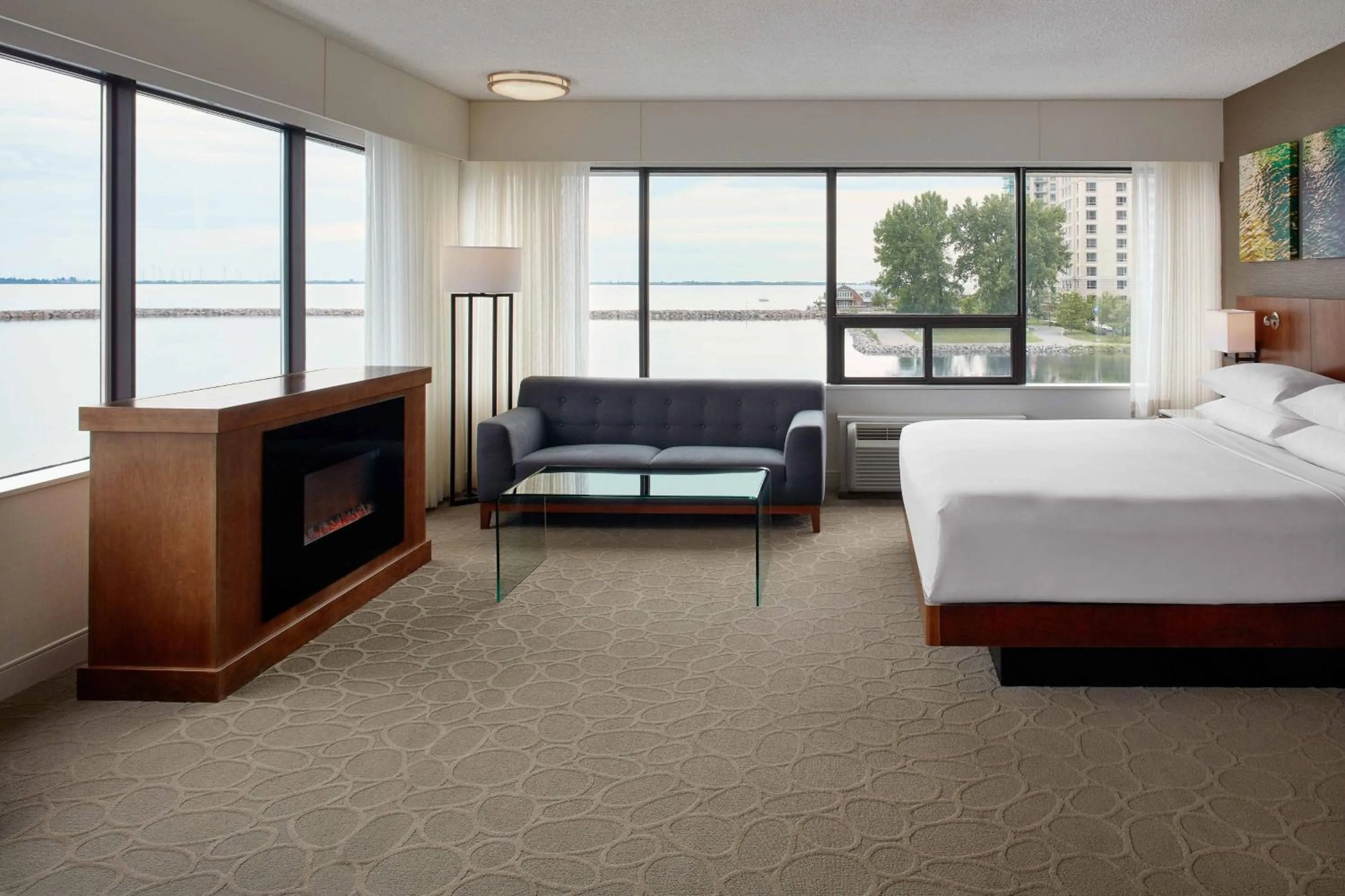 Photo of the whole room, Bed in Delta Hotels by Marriott Kingston Waterfront