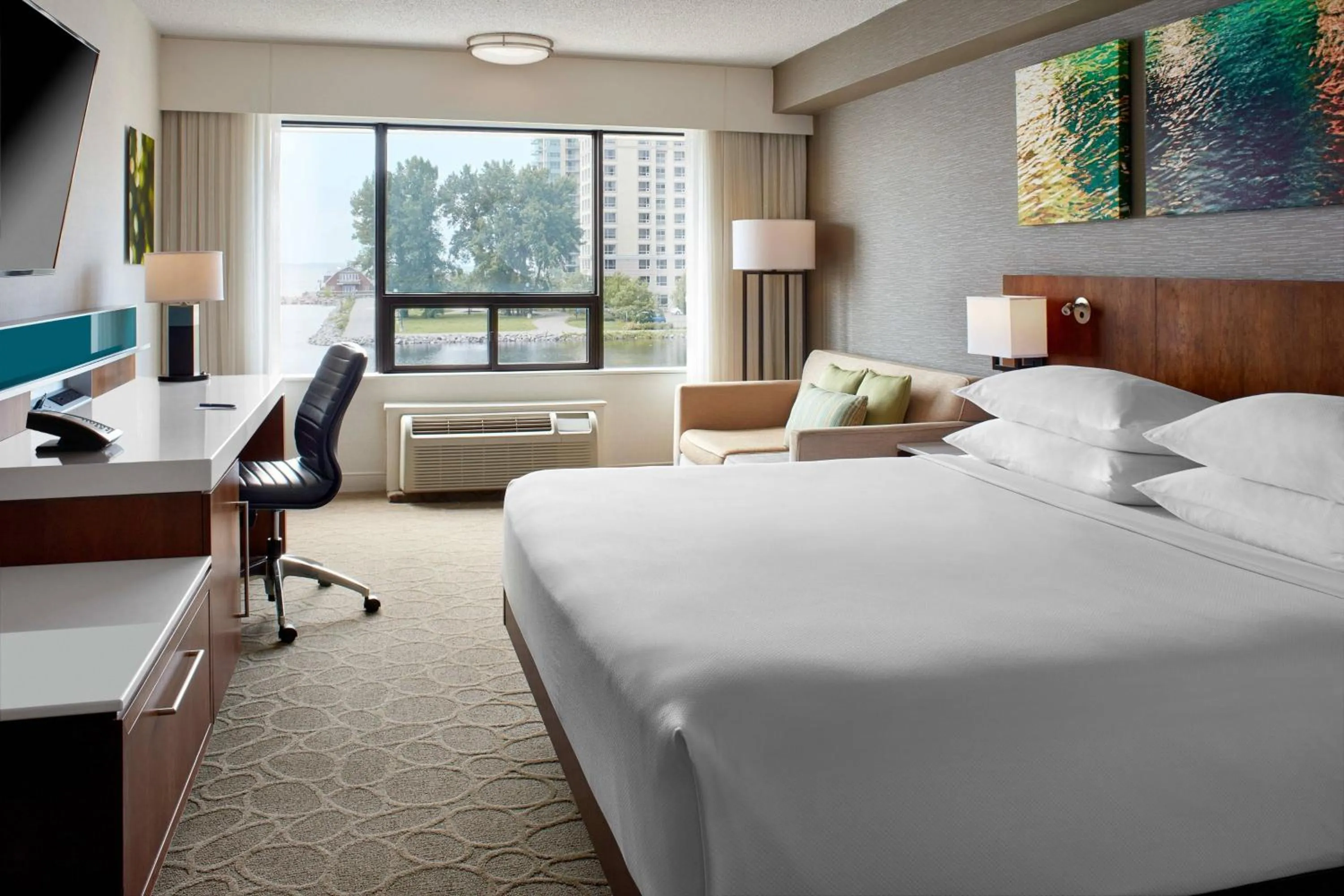 Photo of the whole room, Bed in Delta Hotels by Marriott Kingston Waterfront