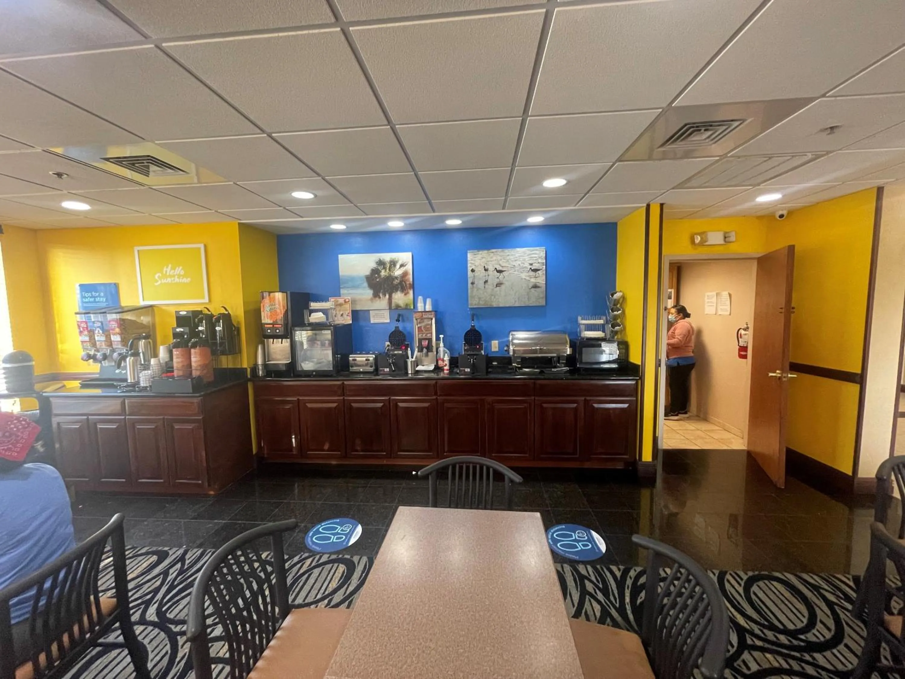 Breakfast in Days Inn & Suites by Wyndham Fort Pierce I-95