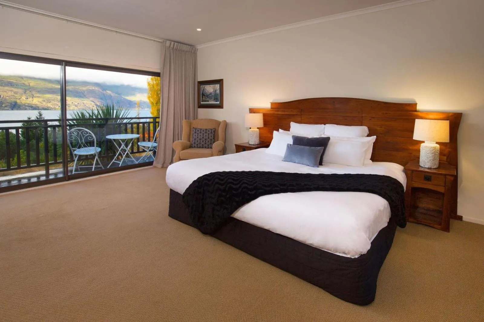 View (from property/room), Bed in Hidden Lodge Queenstown