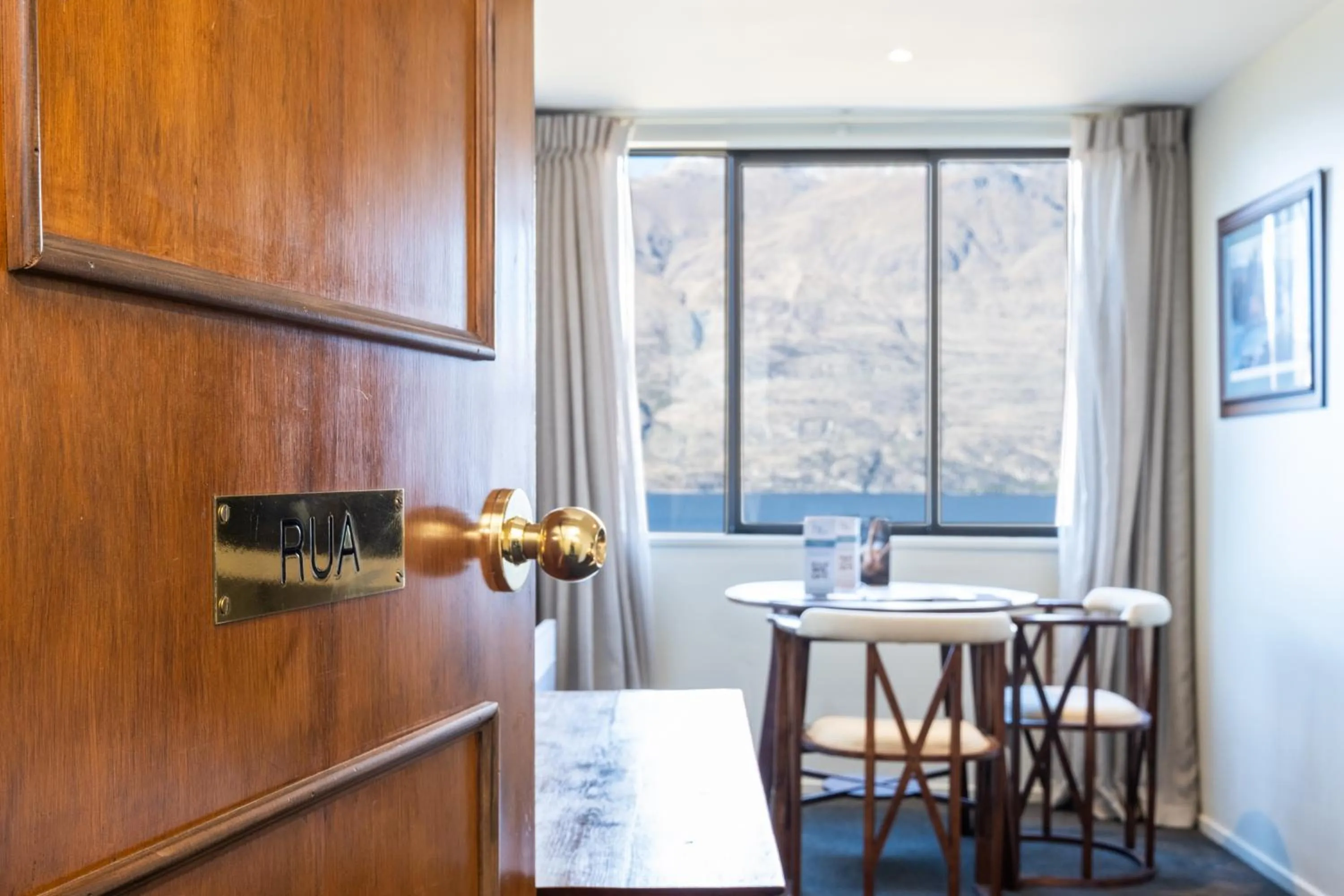 Mountain view in Hidden Lodge Queenstown