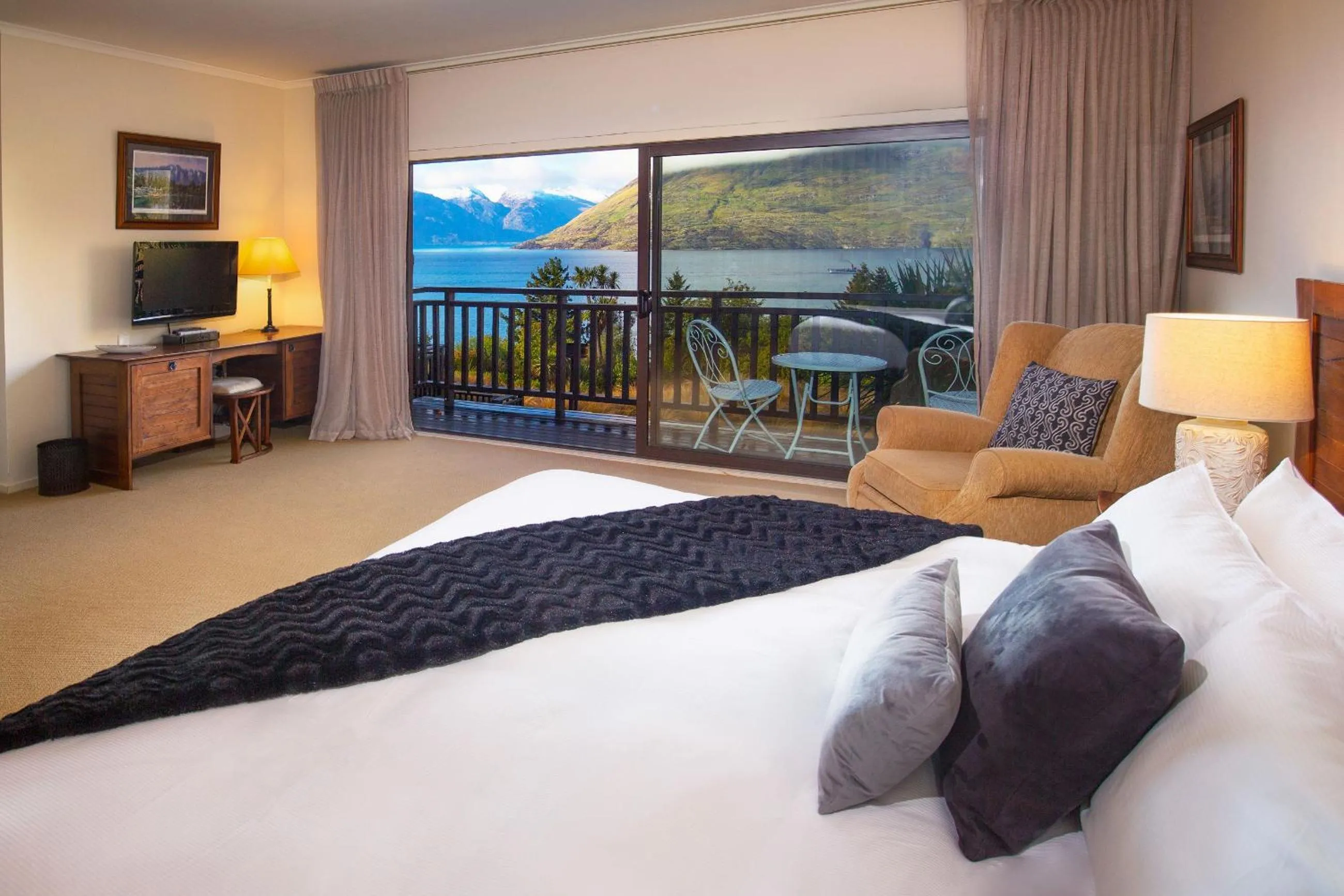 Bedroom, Bed in Hidden Lodge Queenstown