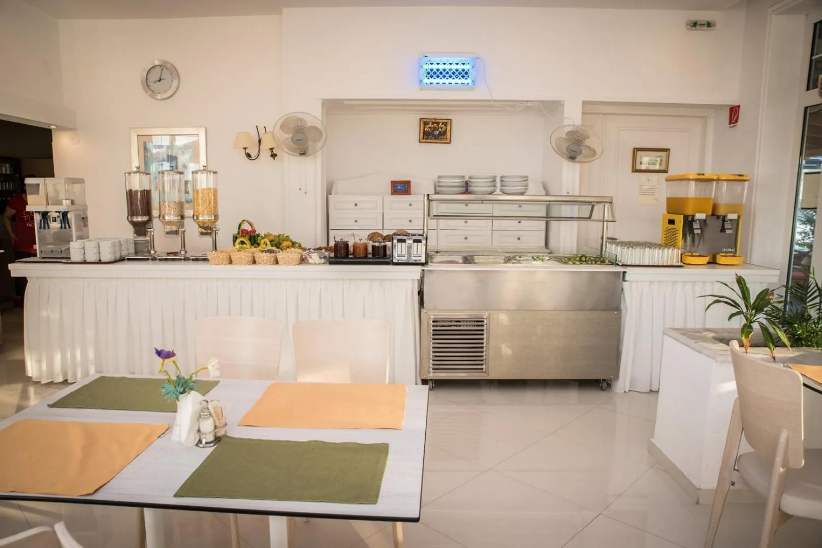 Restaurant/places to eat in Halkidiki Palace