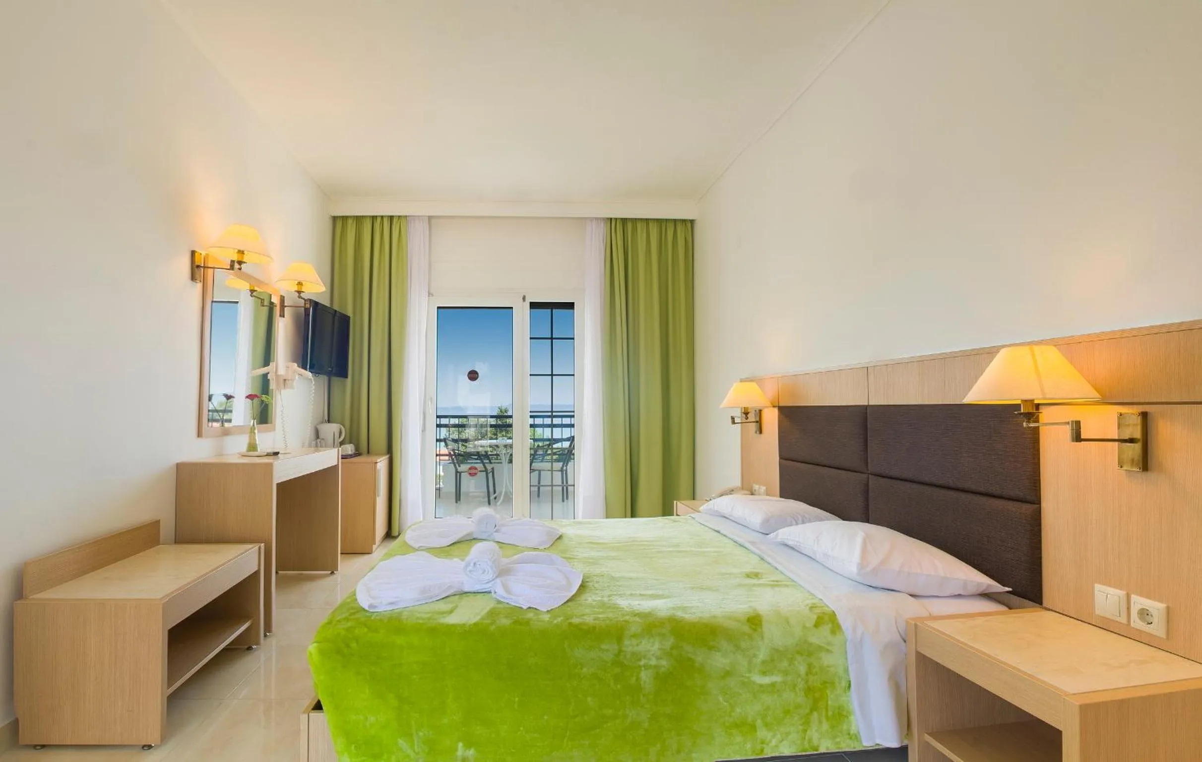 Photo of the whole room, Bed in Halkidiki Palace