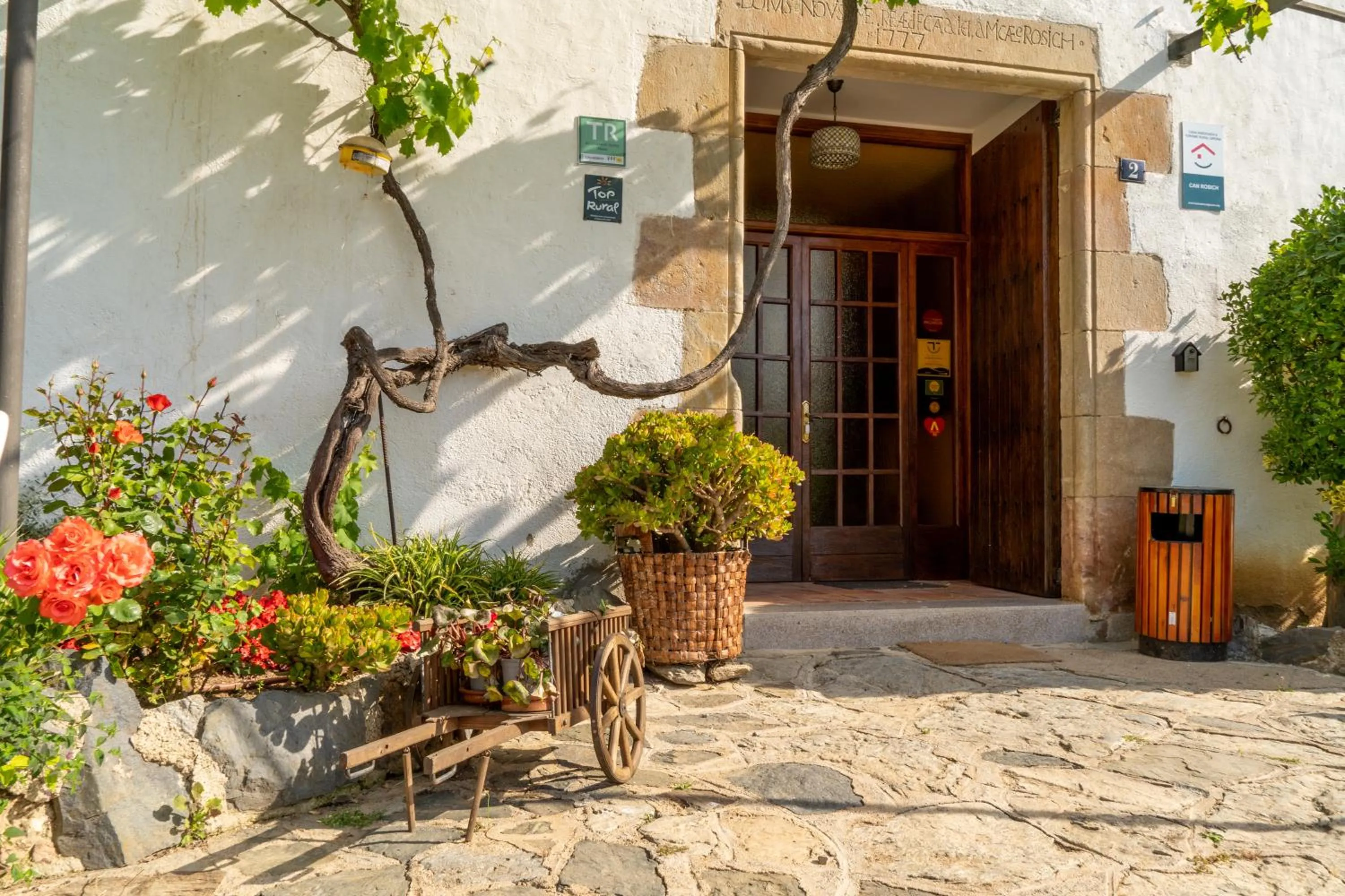 Facade/entrance in Can Rosich