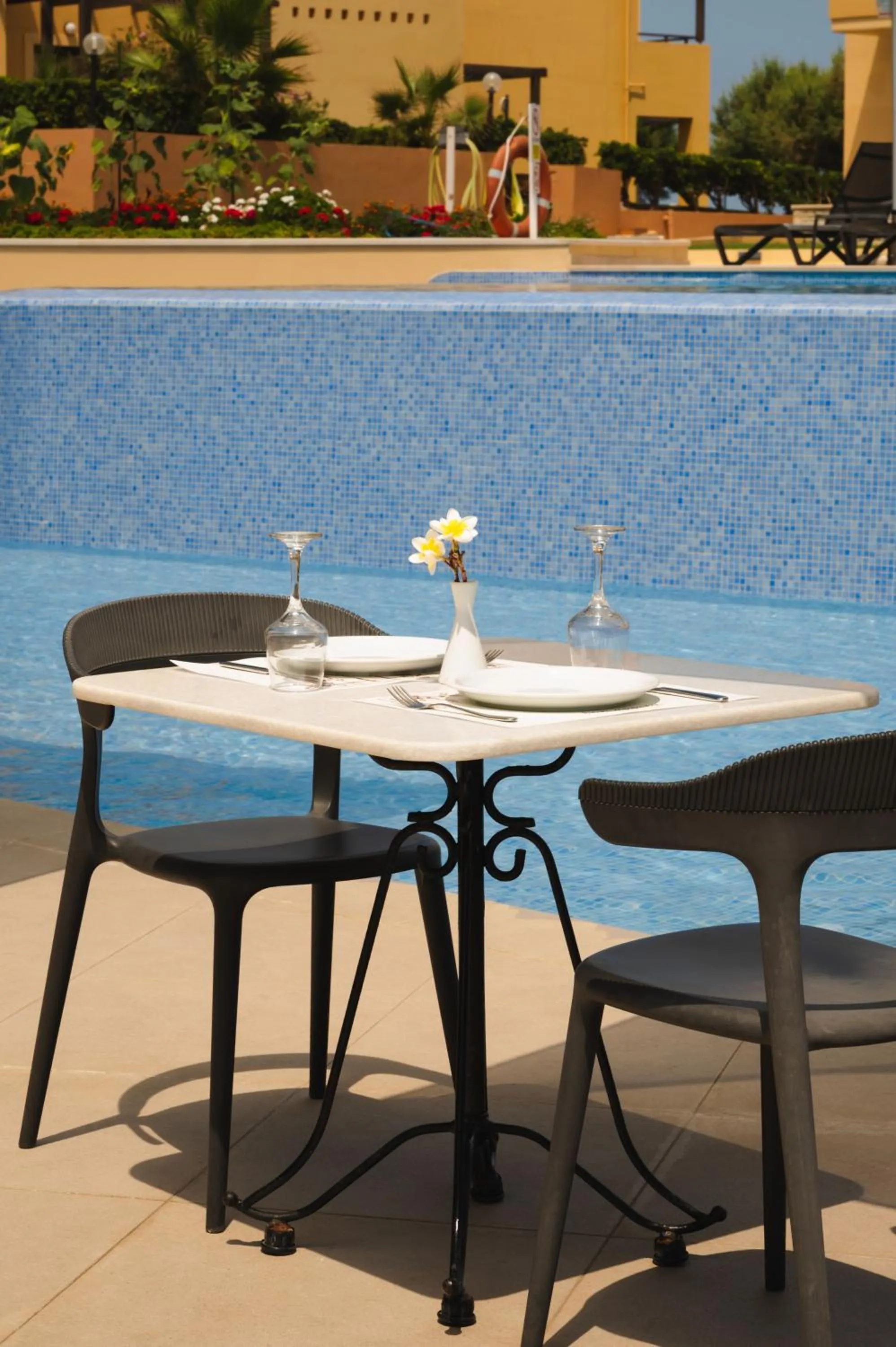 Restaurant/places to eat in Silver Beach Hotel & Apartments