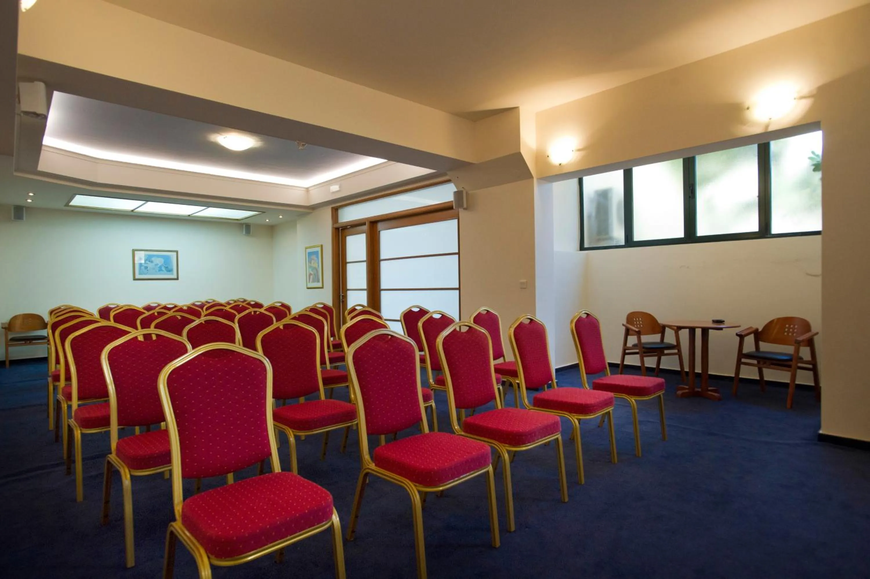 Business facilities in Silver Beach Hotel & Apartments