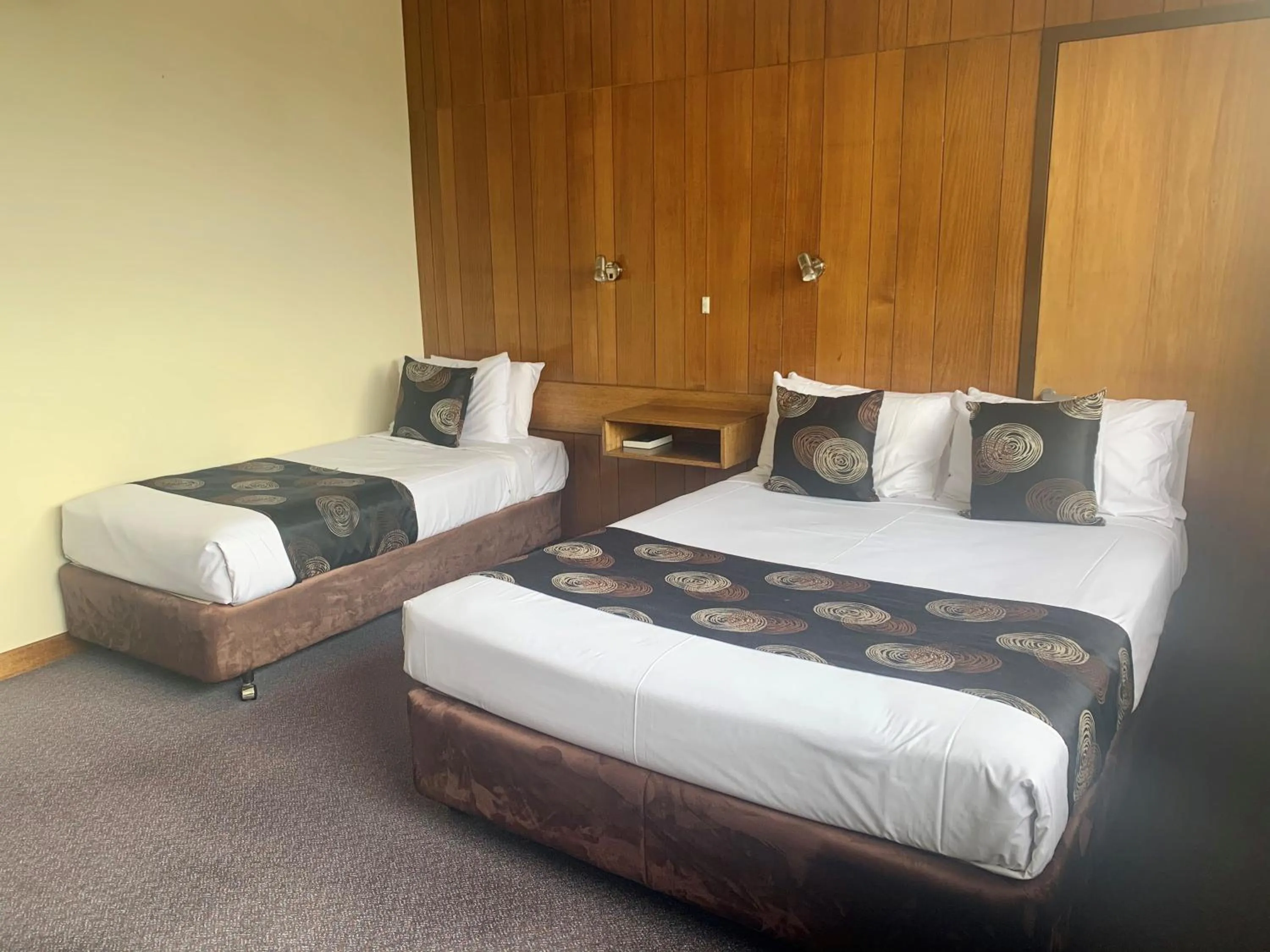 Budget Triple Room in Black Buffalo