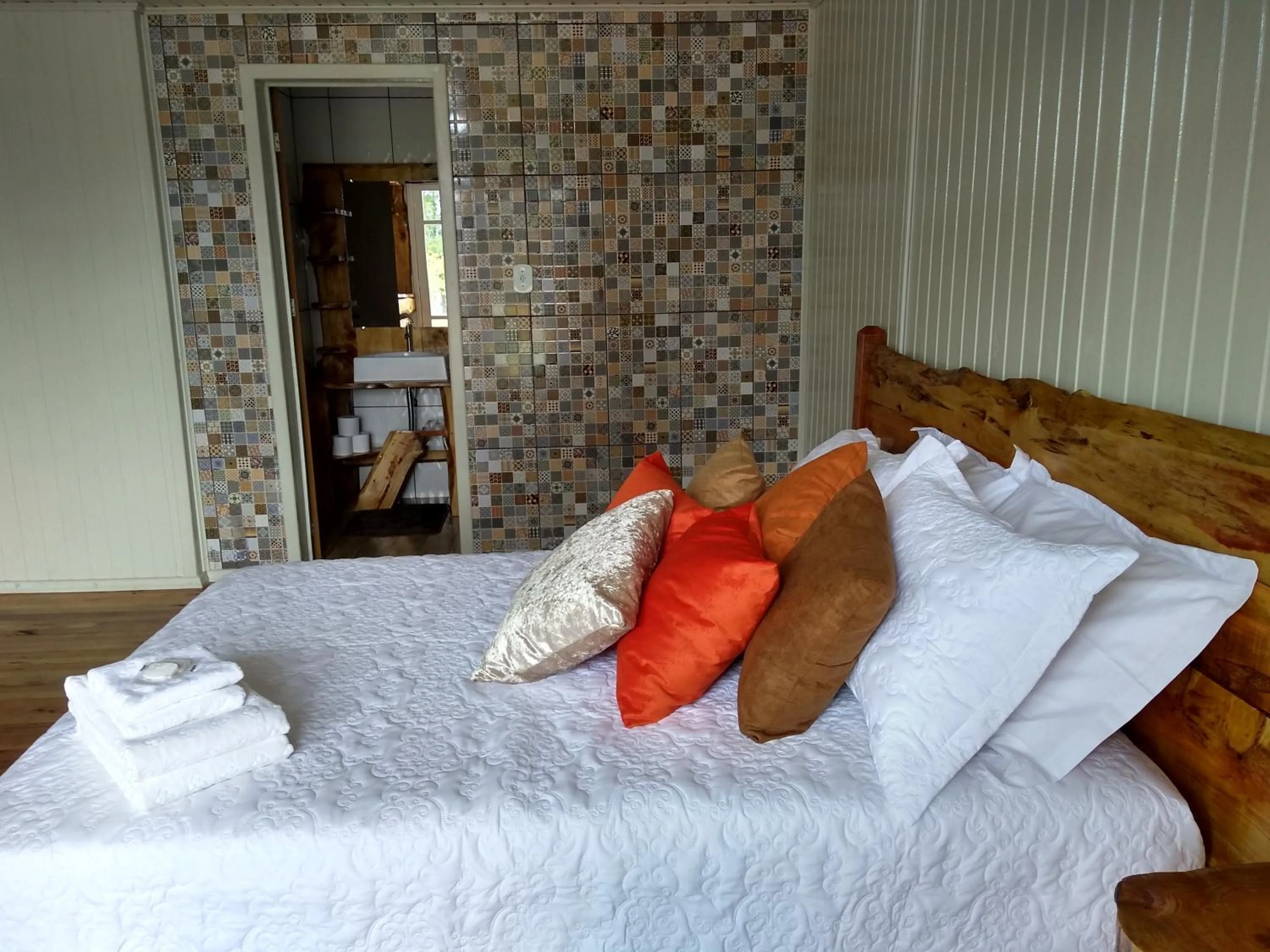 Photo of the whole room, Bed in Pousada Recanto do Lago