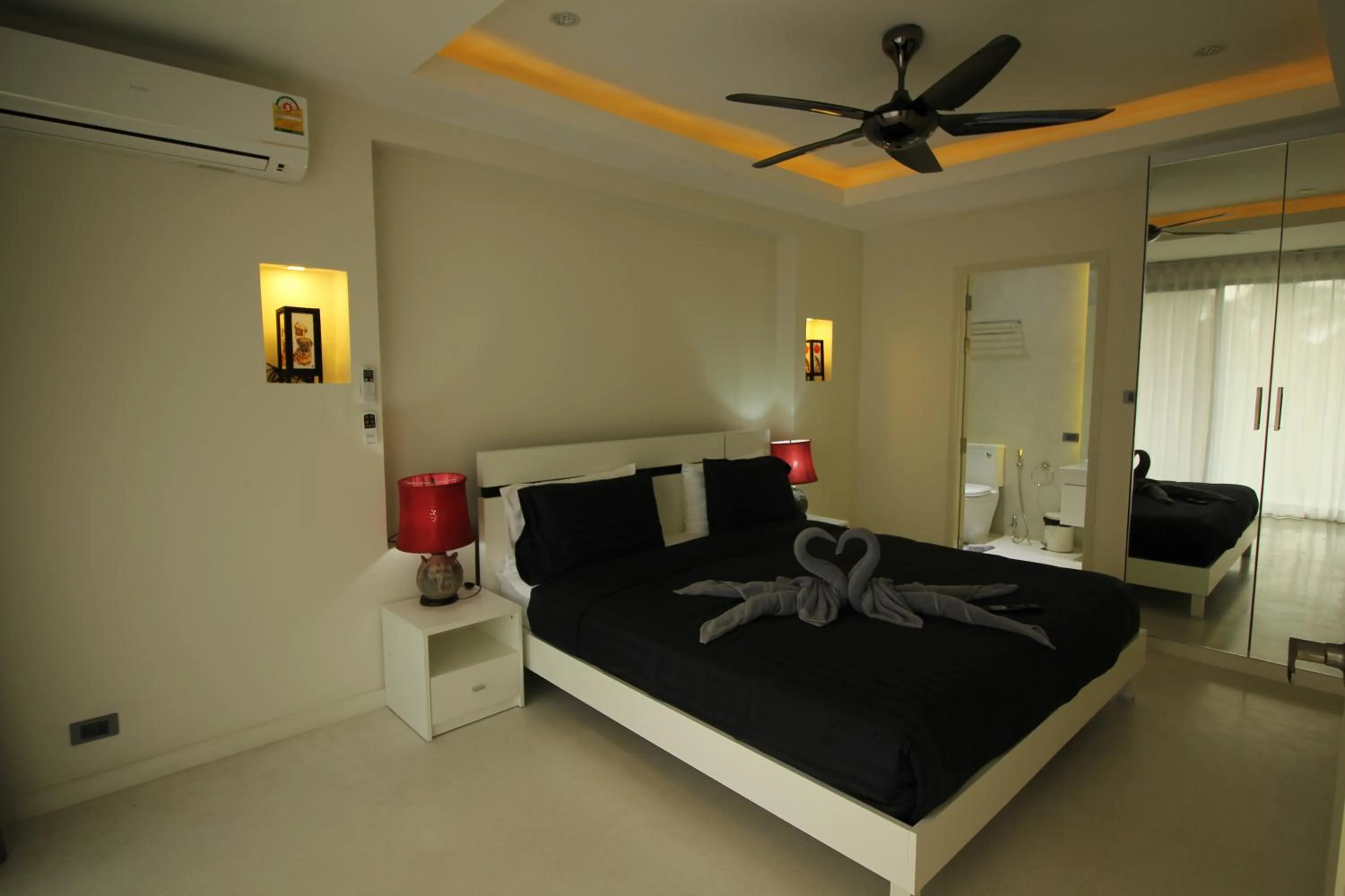 Bedroom, Bed in Baan Seaview Holiday Villas