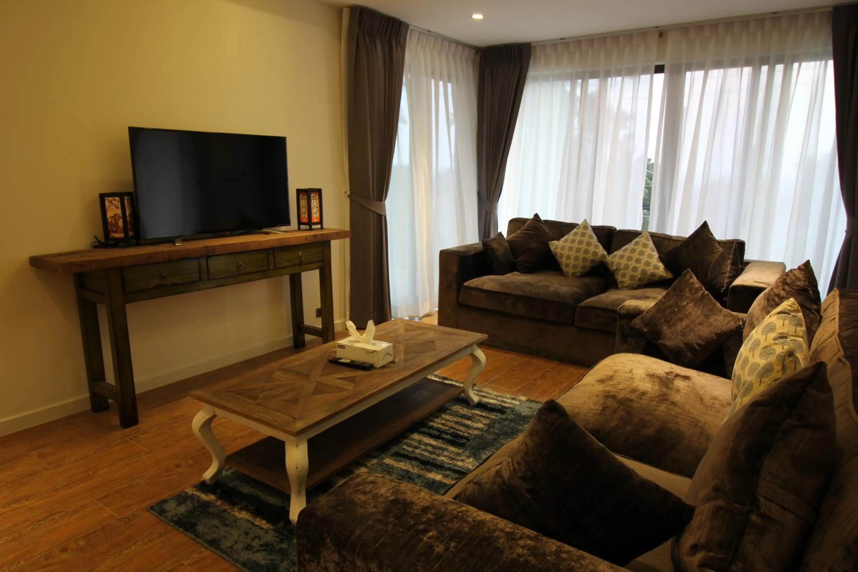 Communal lounge/ TV room in Baan Seaview Holiday Villas