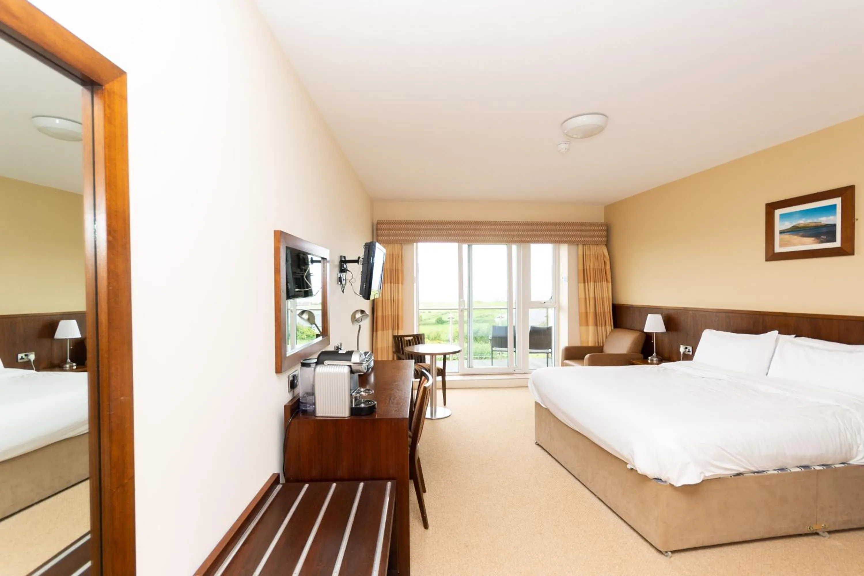 Bed in Strandhill Lodge and Suites Boutique Hotel