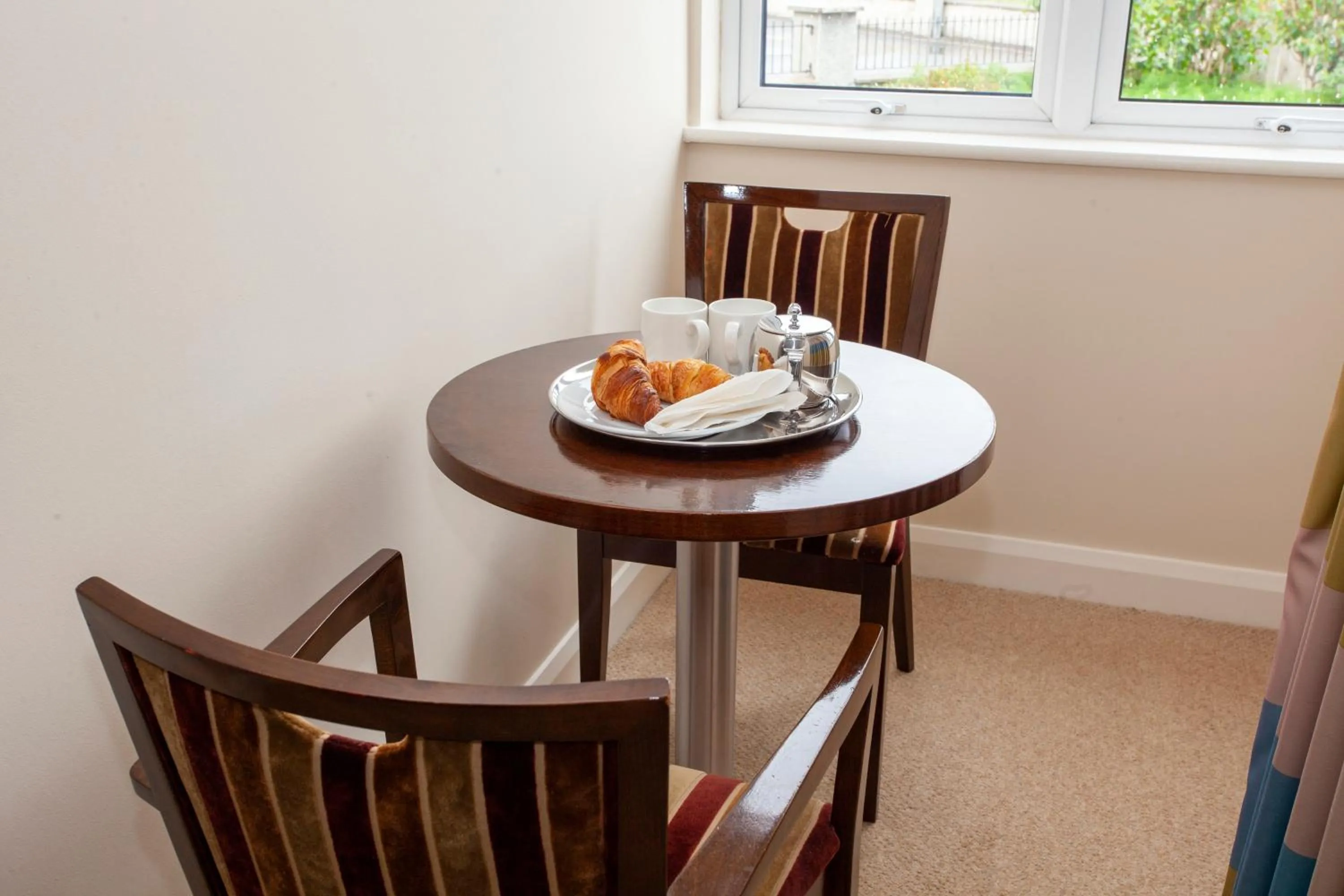 Strandhill Lodge and Suites Boutique Hotel