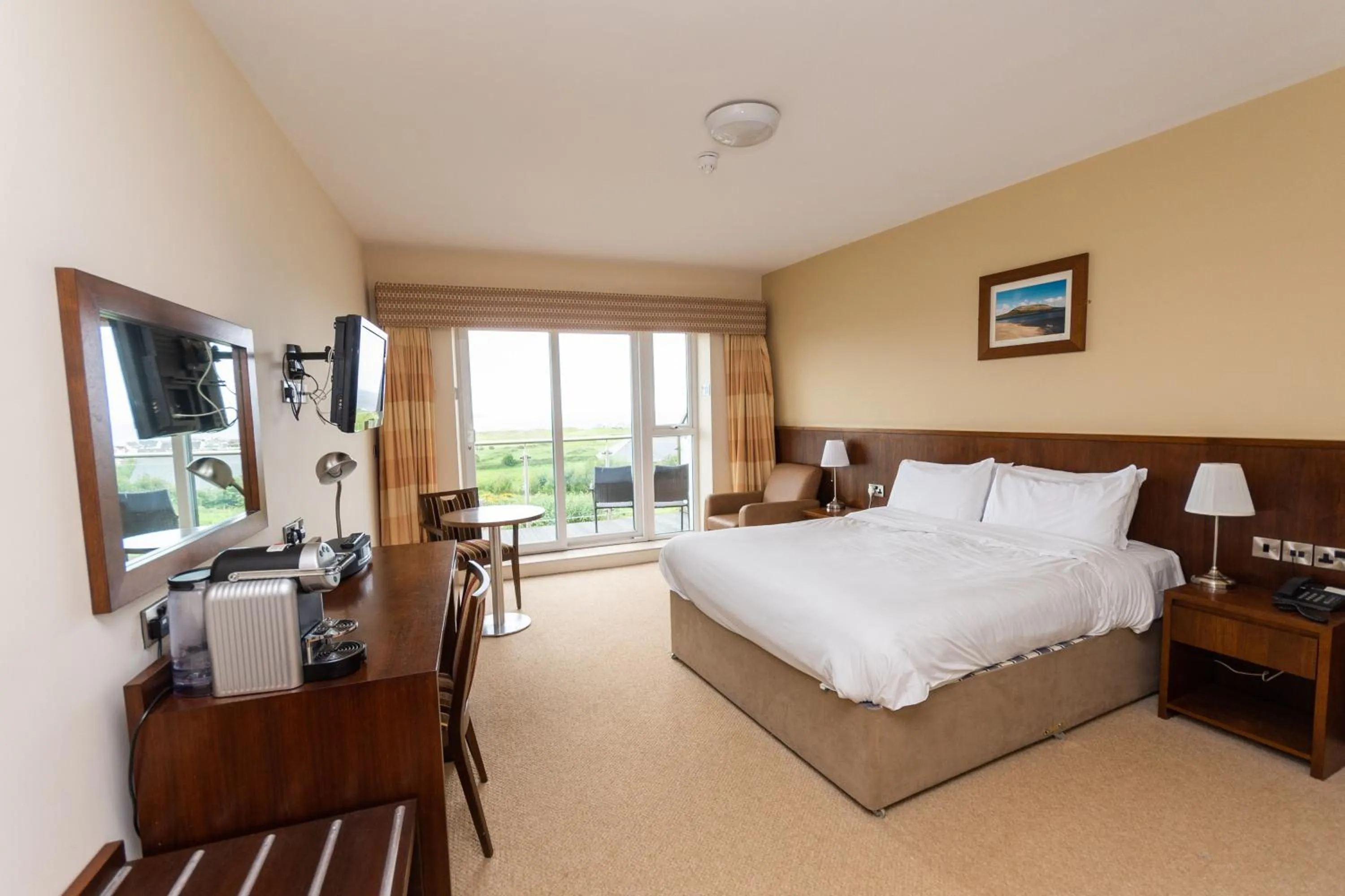 Bed in Strandhill Lodge and Suites Boutique Hotel