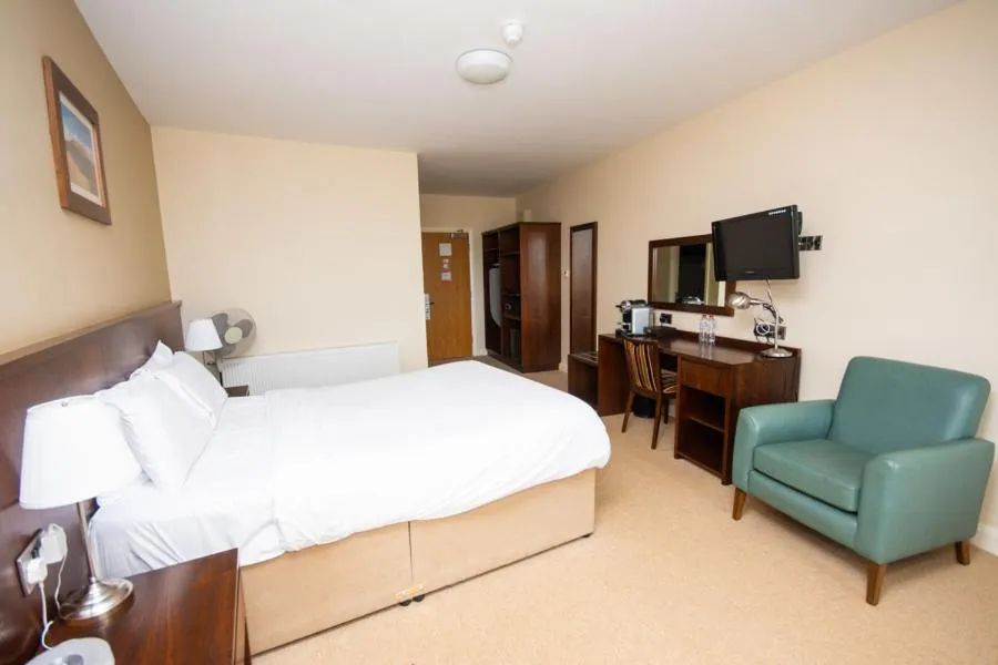 Bed in Strandhill Lodge and Suites Boutique Hotel