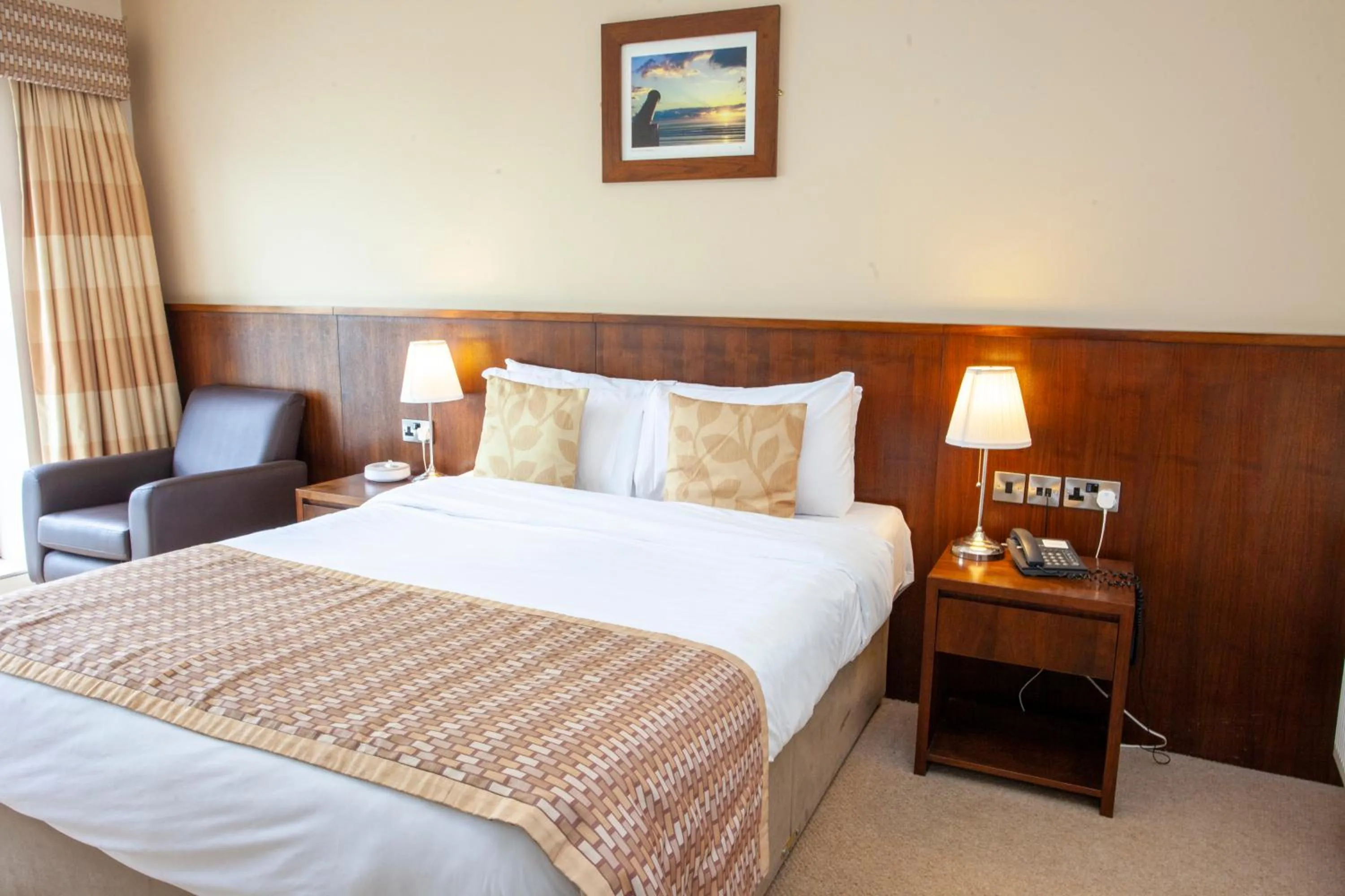 Bed in Strandhill Lodge and Suites Boutique Hotel