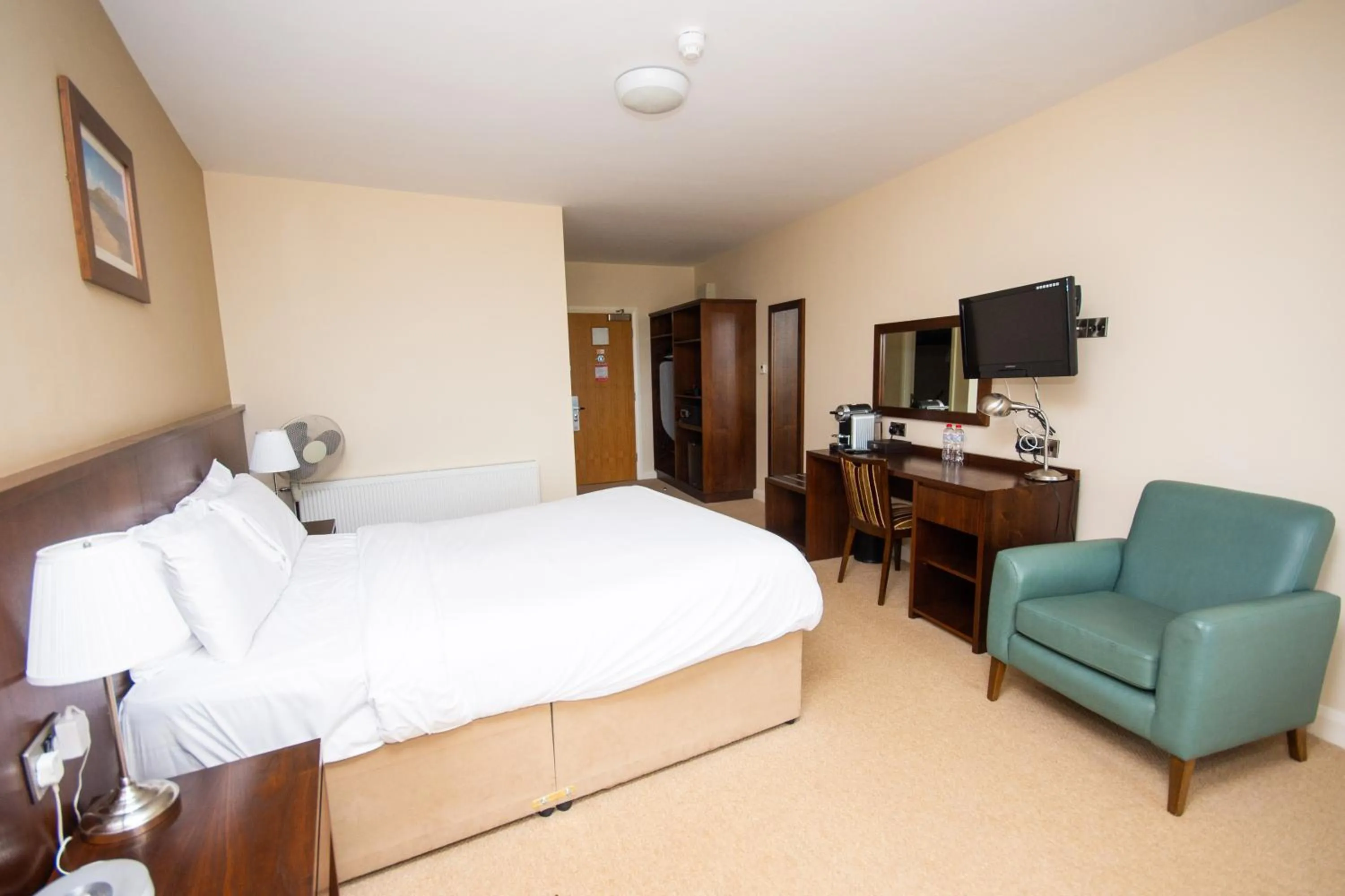 Bed in Strandhill Lodge and Suites Boutique Hotel