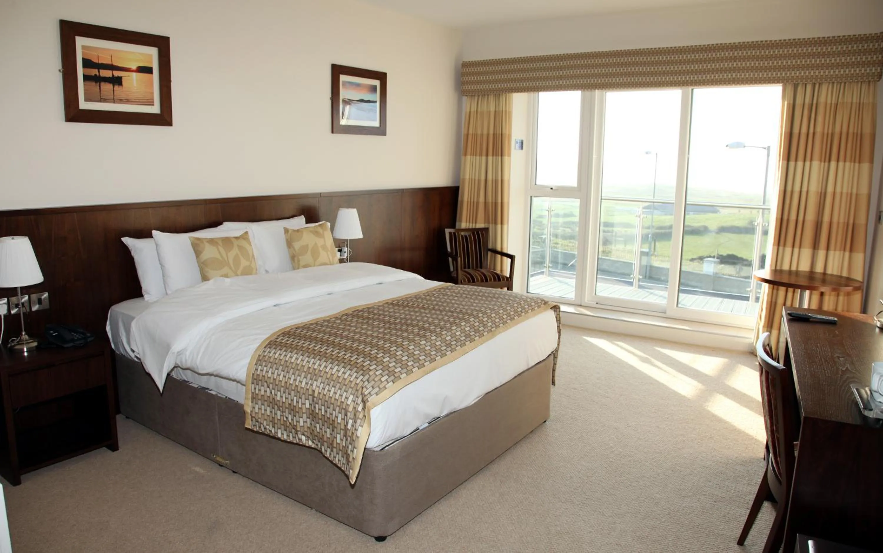 Day, Bed in Strandhill Lodge and Suites Boutique Hotel