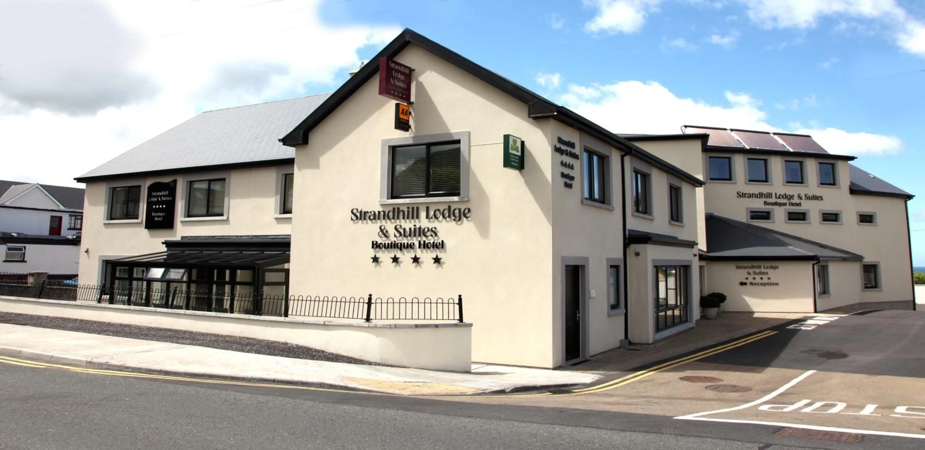 Street view in Strandhill Lodge and Suites Boutique Hotel