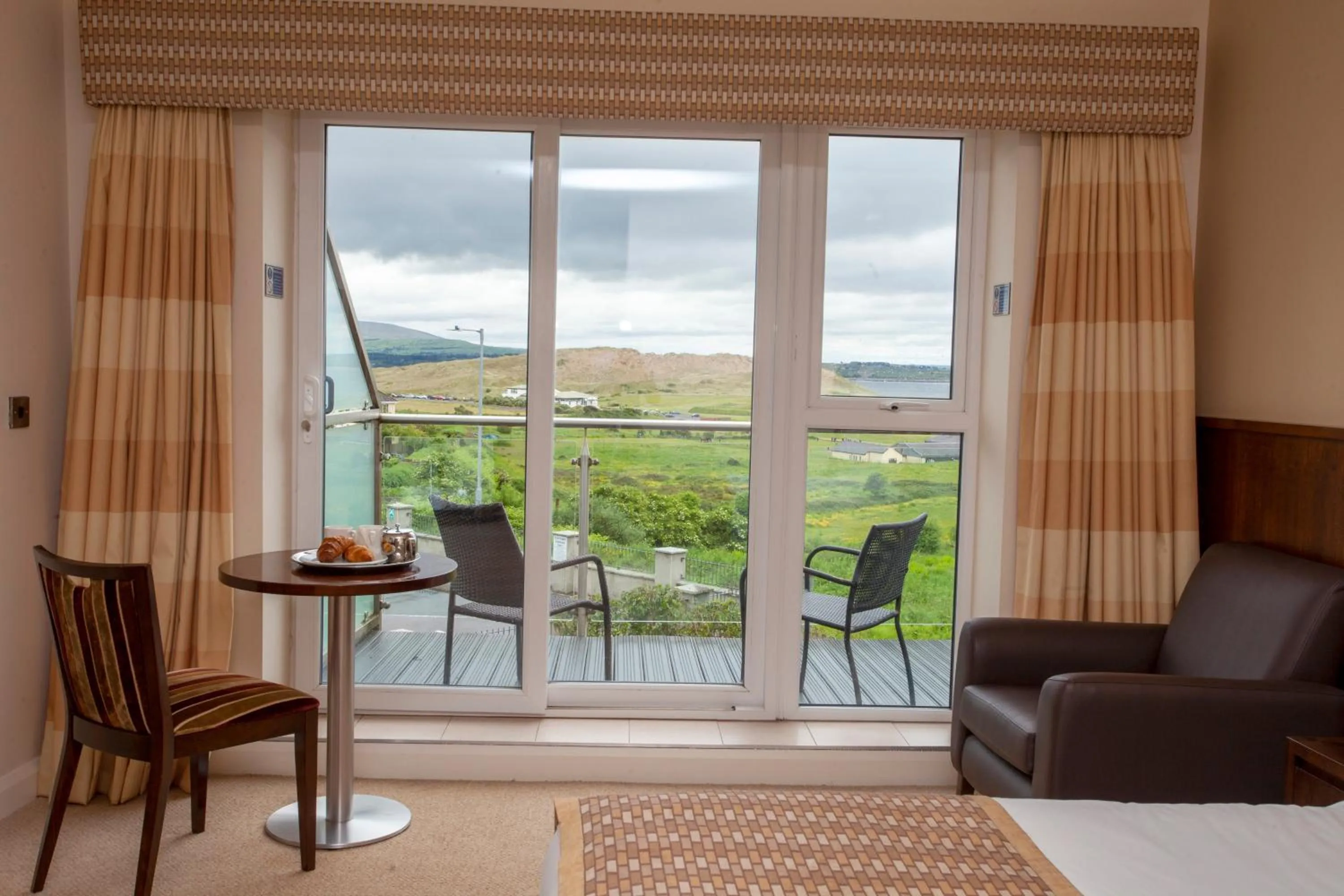 Strandhill Lodge and Suites Boutique Hotel
