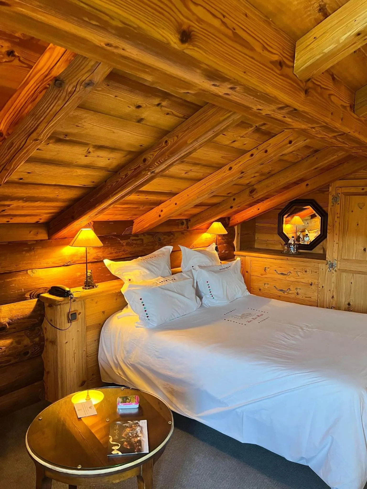 Bed in Hôtel-Restaurant Les Bas-Rupts, Singuliers Hôtel