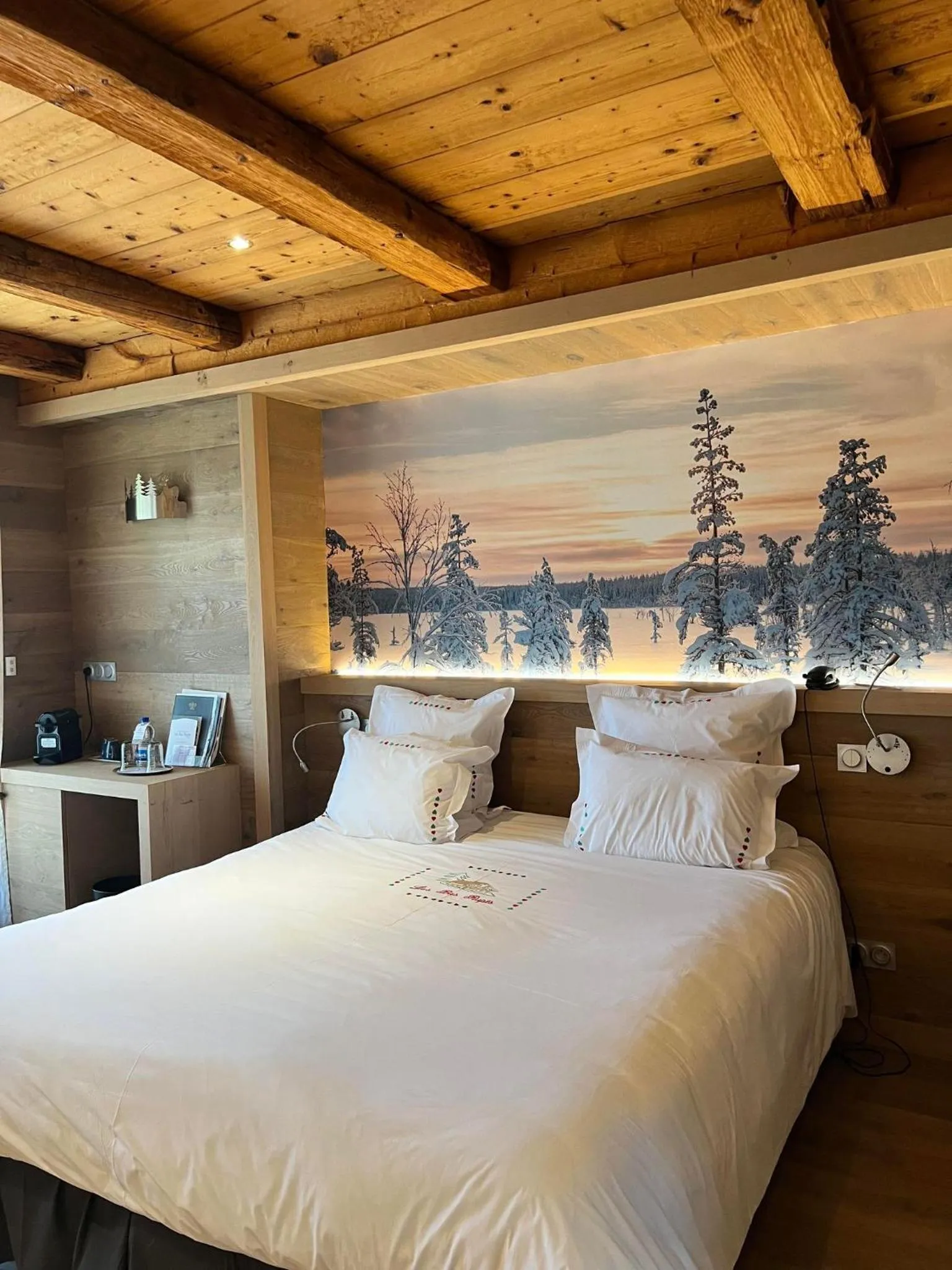 Bed in Hôtel-Restaurant Les Bas-Rupts, Singuliers Hôtel