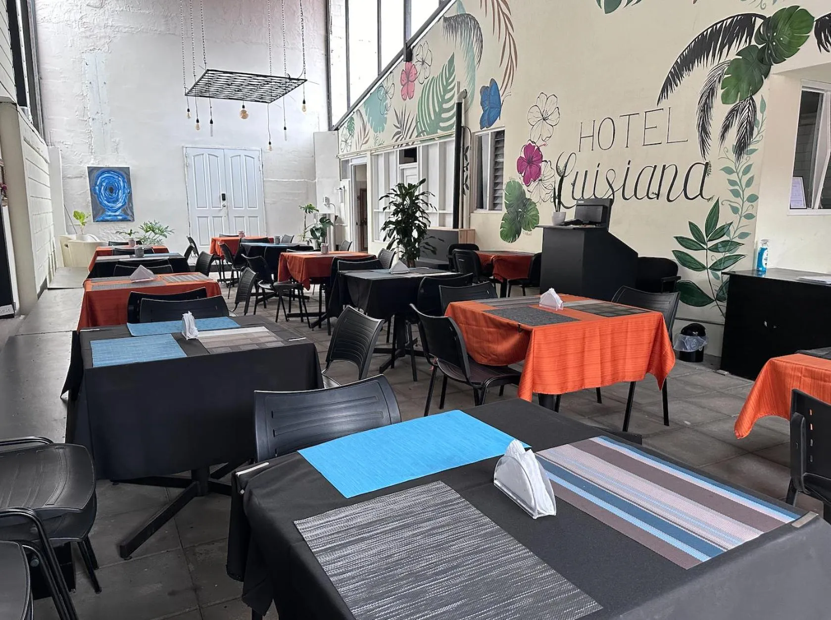 Restaurant/places to eat in Hotel Luisiana