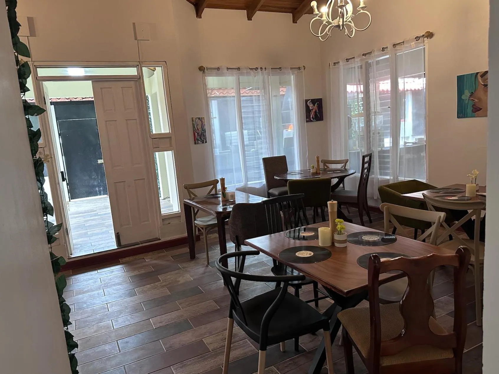 Restaurant/places to eat in Hotel Luisiana