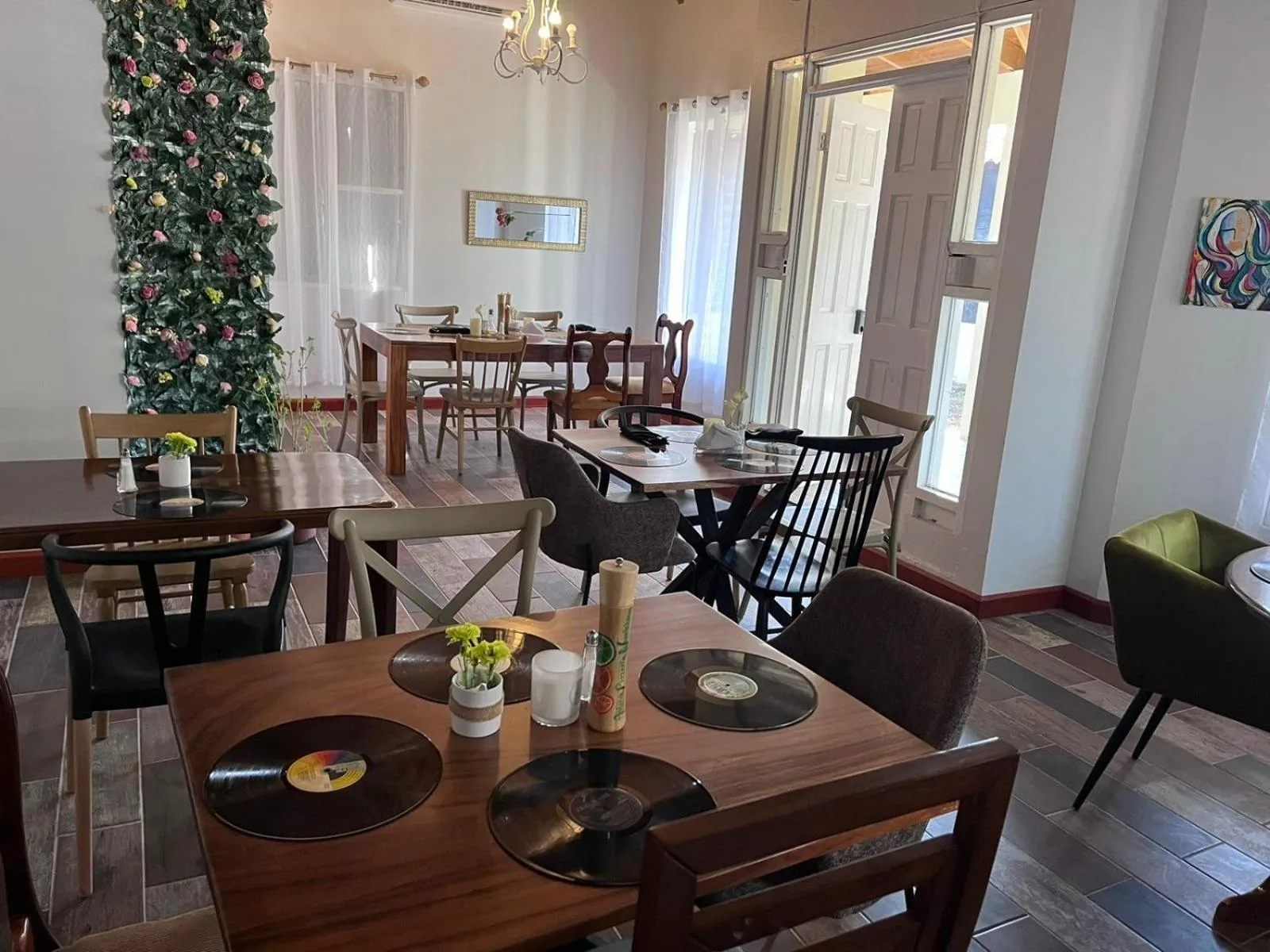 Restaurant/places to eat in Hotel Luisiana