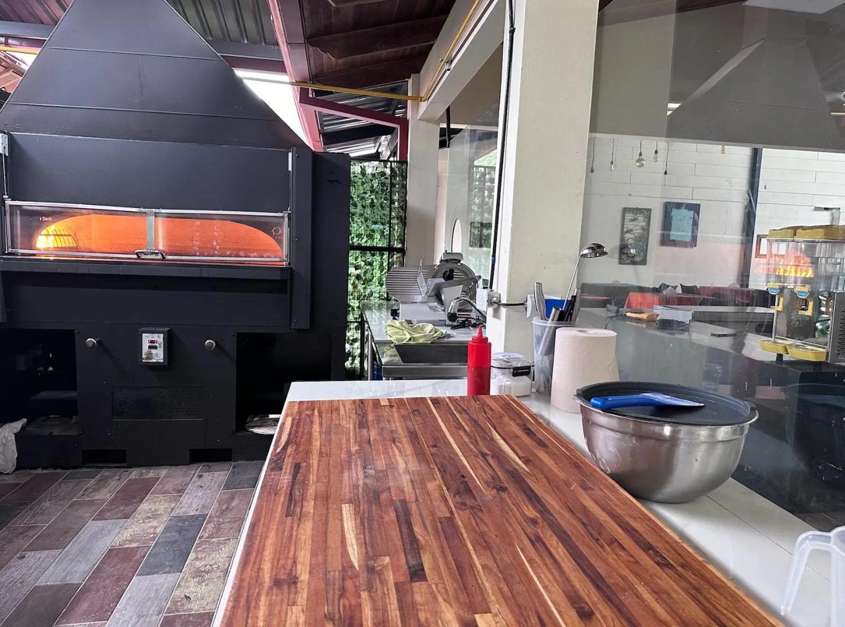 Restaurant/places to eat in Hotel Luisiana